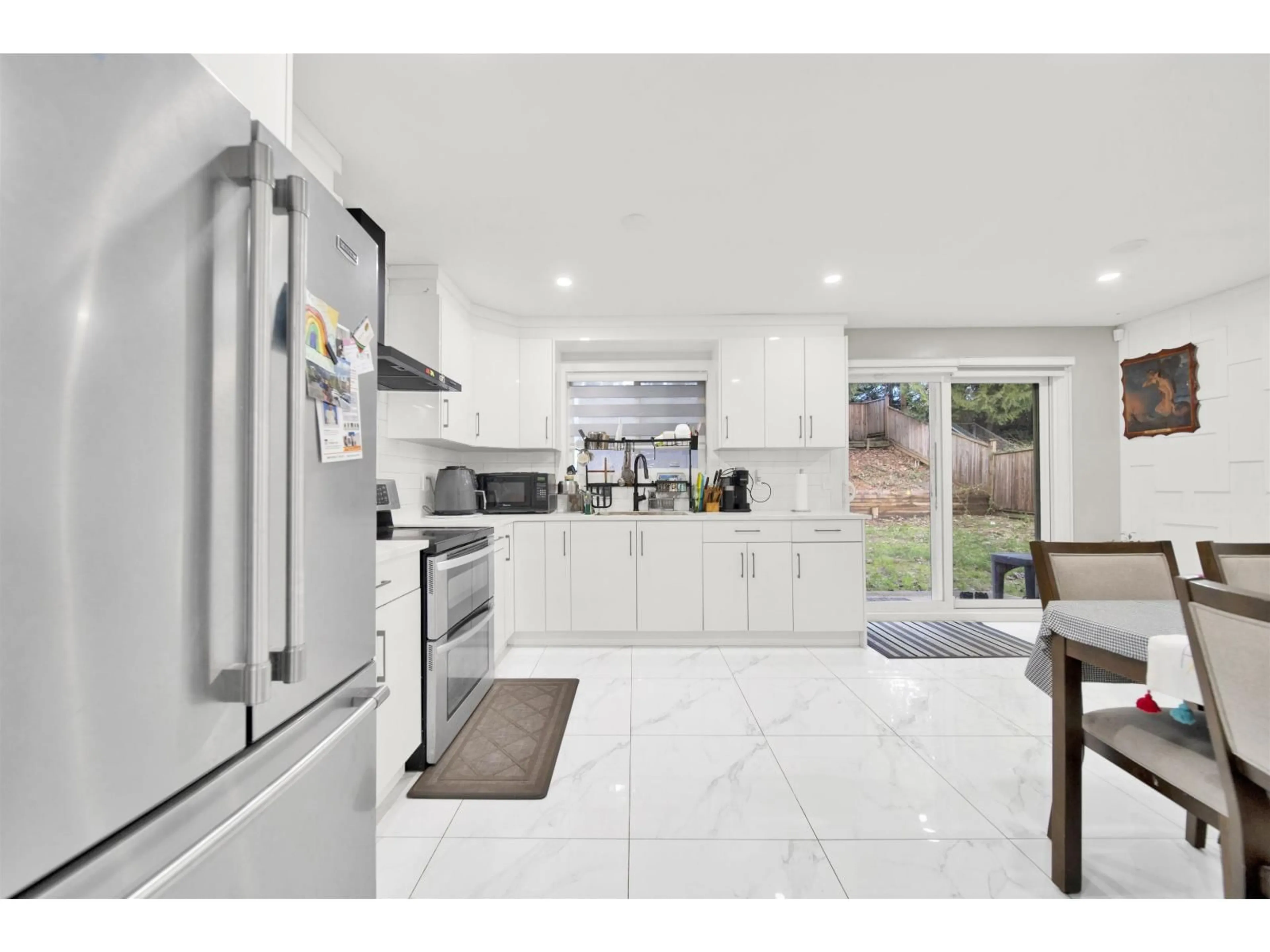 Open concept kitchen, ceramic/tile floor for 45533 MCINTOSH DRIVE, Chilliwack British Columbia V2P6V4