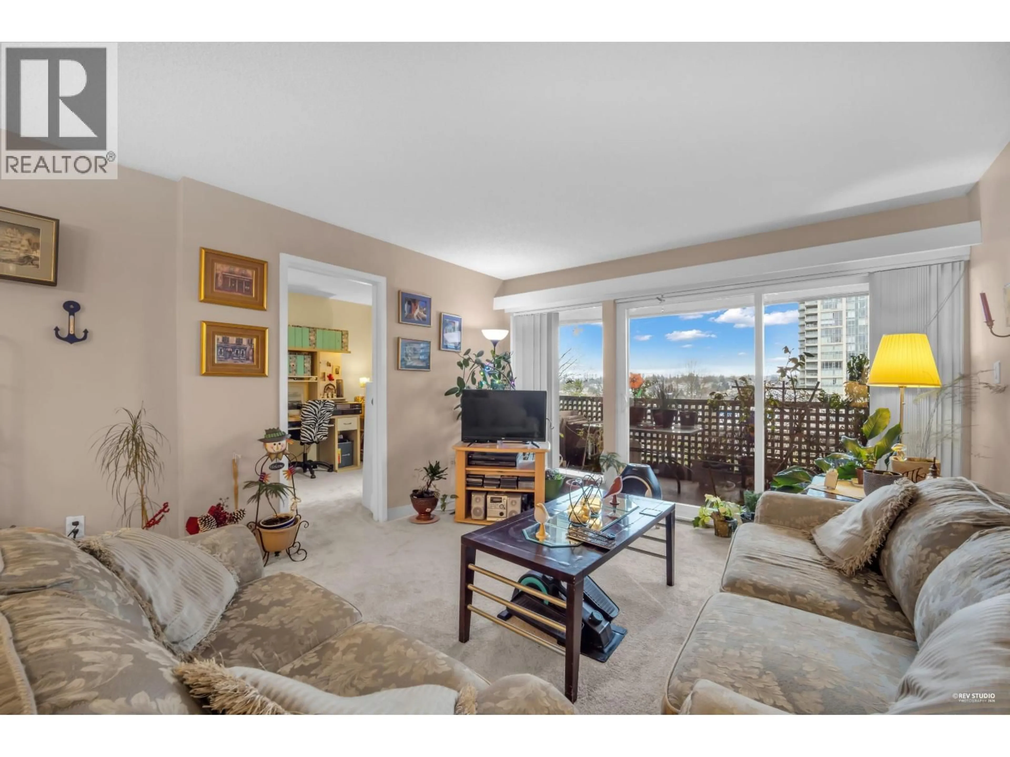 Living room with furniture, unknown for 304 - 4941 LOUGHEED HIGHWAY, Burnaby British Columbia V5B4S6