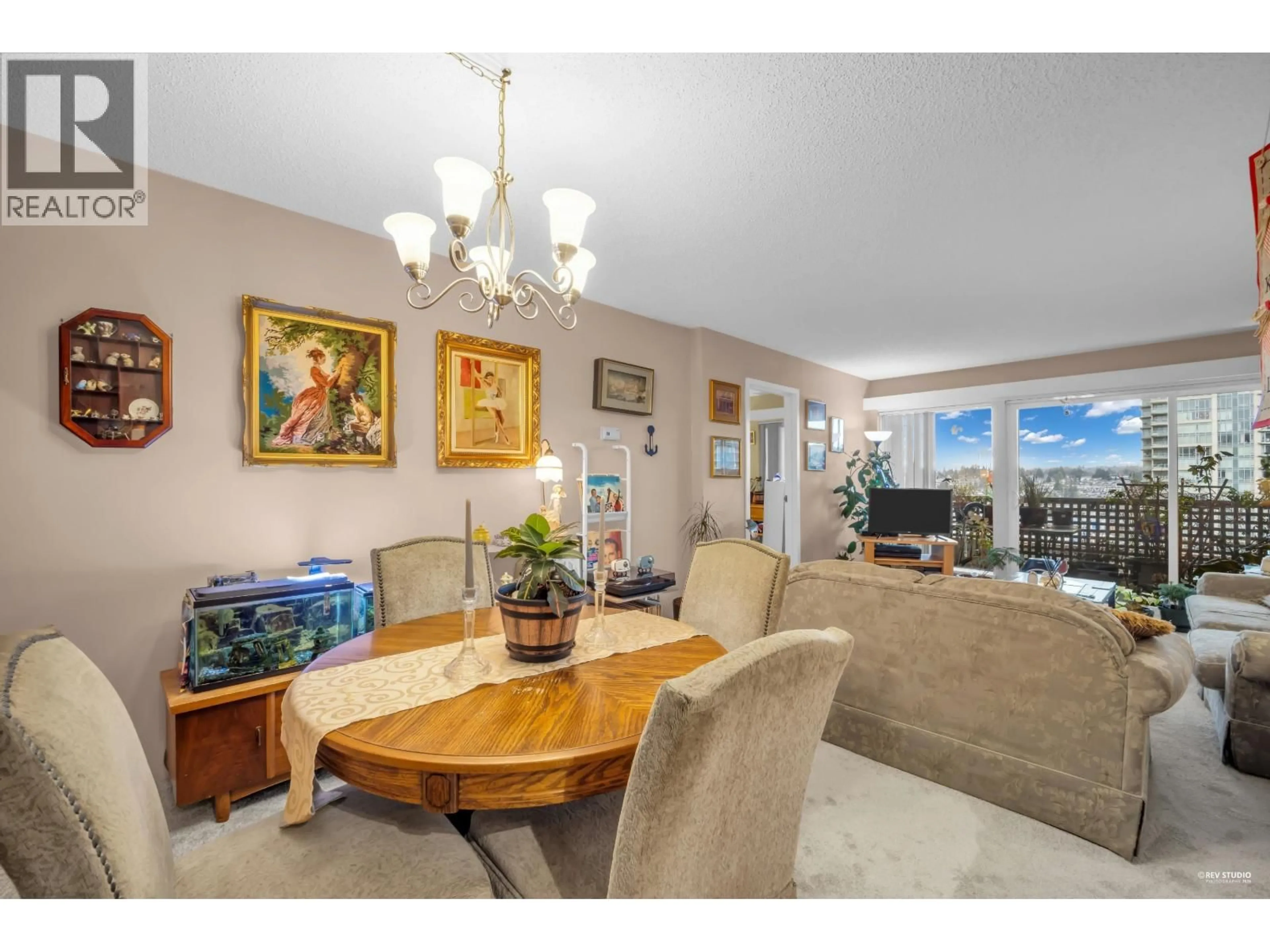 Living room with furniture, unknown for 304 - 4941 LOUGHEED HIGHWAY, Burnaby British Columbia V5B4S6