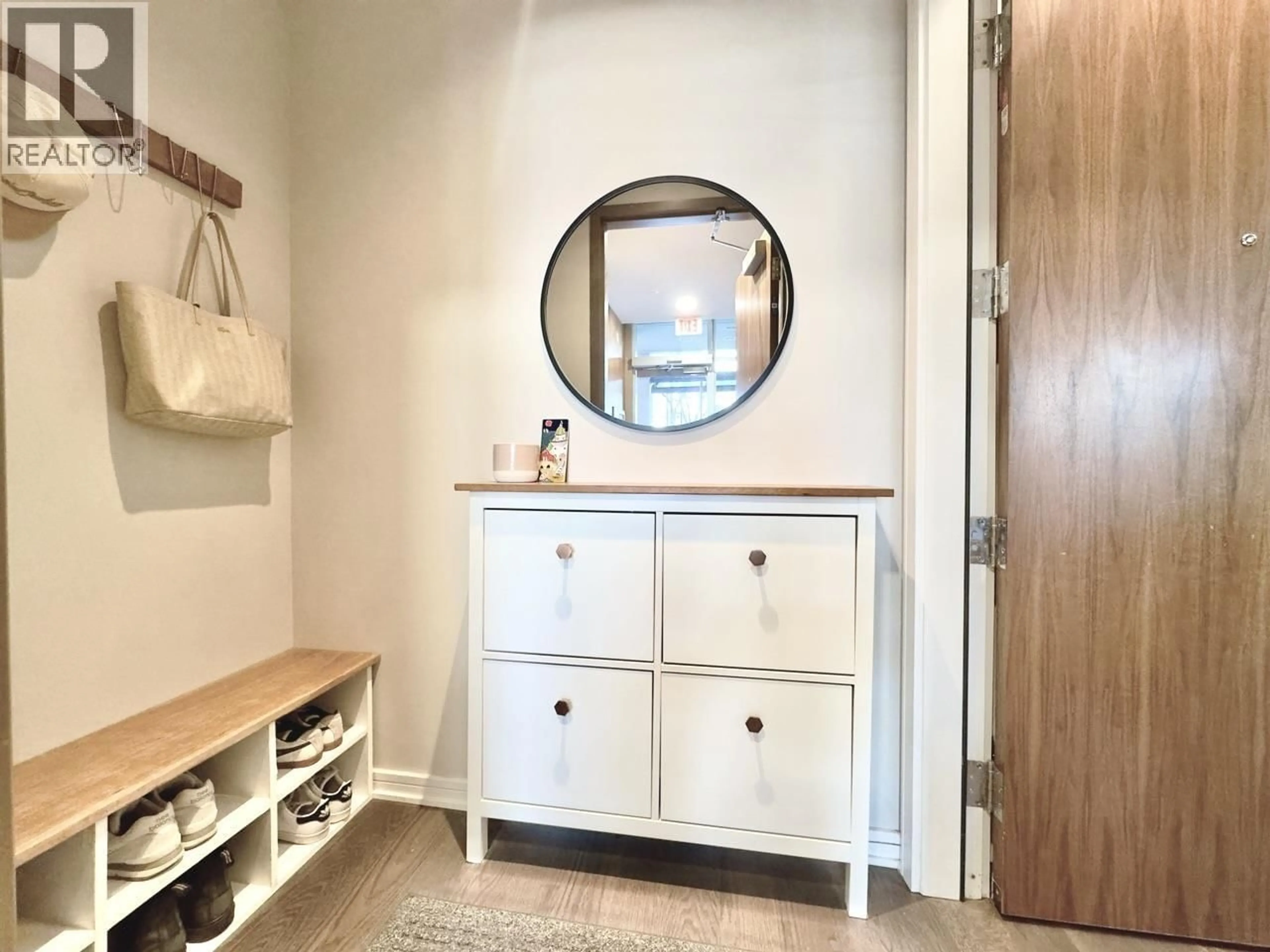 Indoor entryway for 102 - 128 ATHLETES WAY, Vancouver British Columbia V5Y0B5