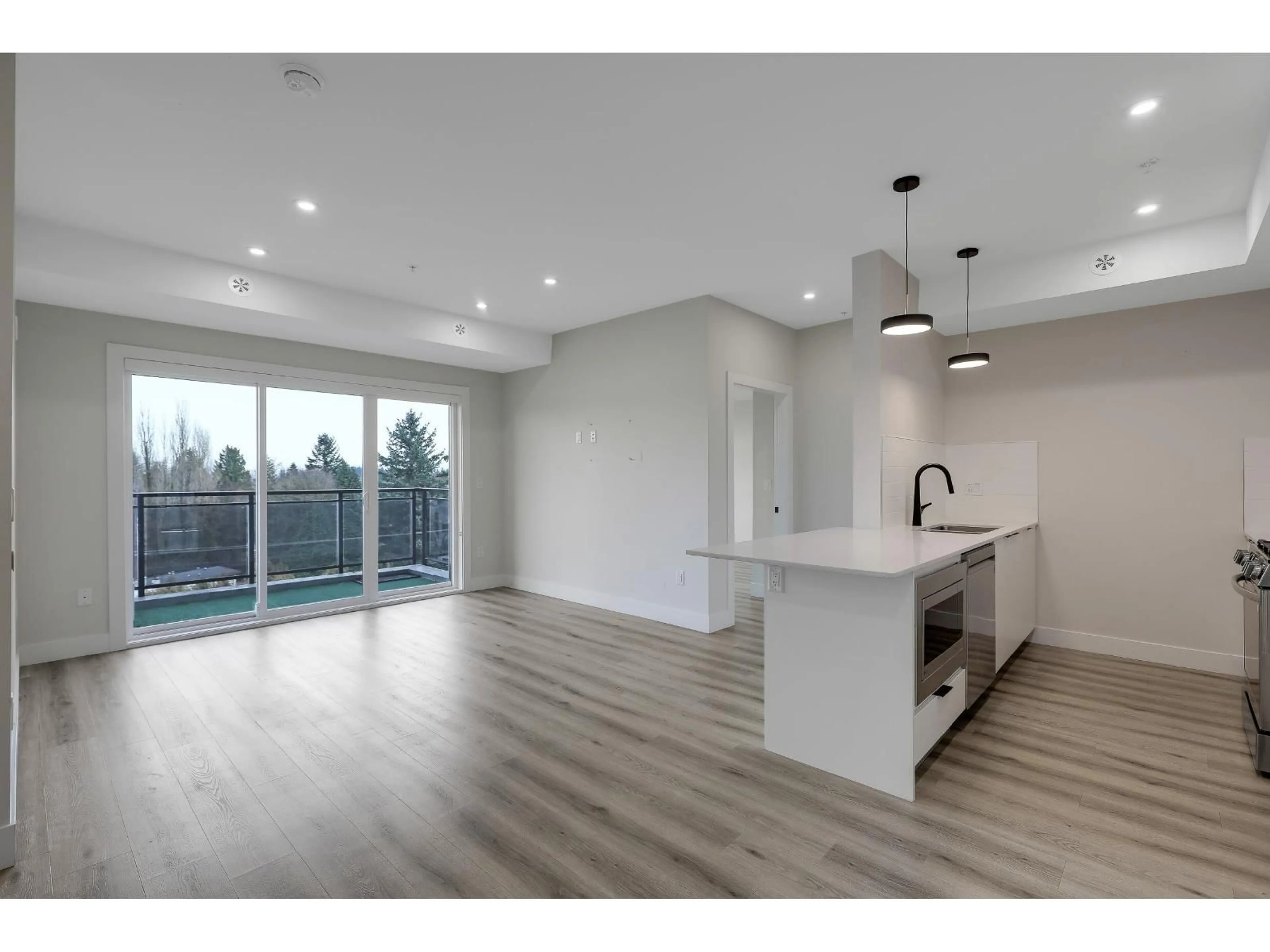 Open concept kitchen, wood/laminate floor for 505 - 6285 KING GEORGE BOULEVARD, Surrey British Columbia V3X0L3