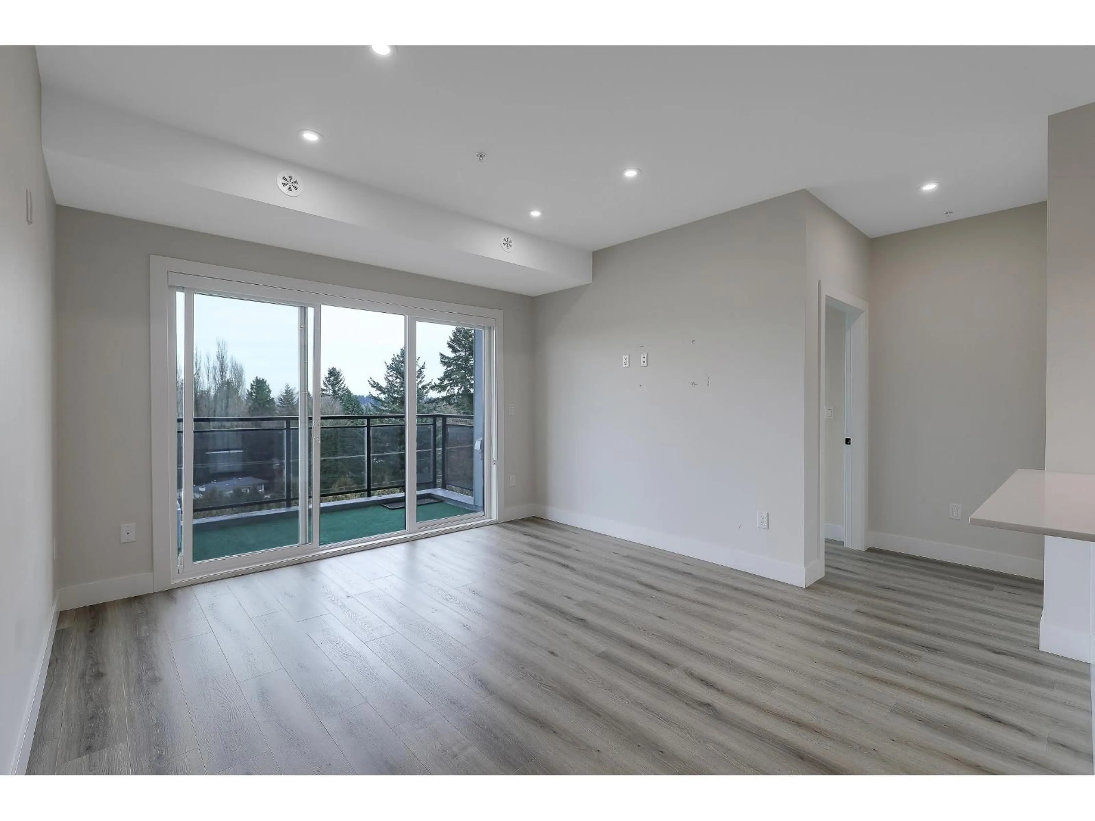 A pic of a room for 505 - 6285 KING GEORGE BOULEVARD, Surrey British Columbia V3X0L3