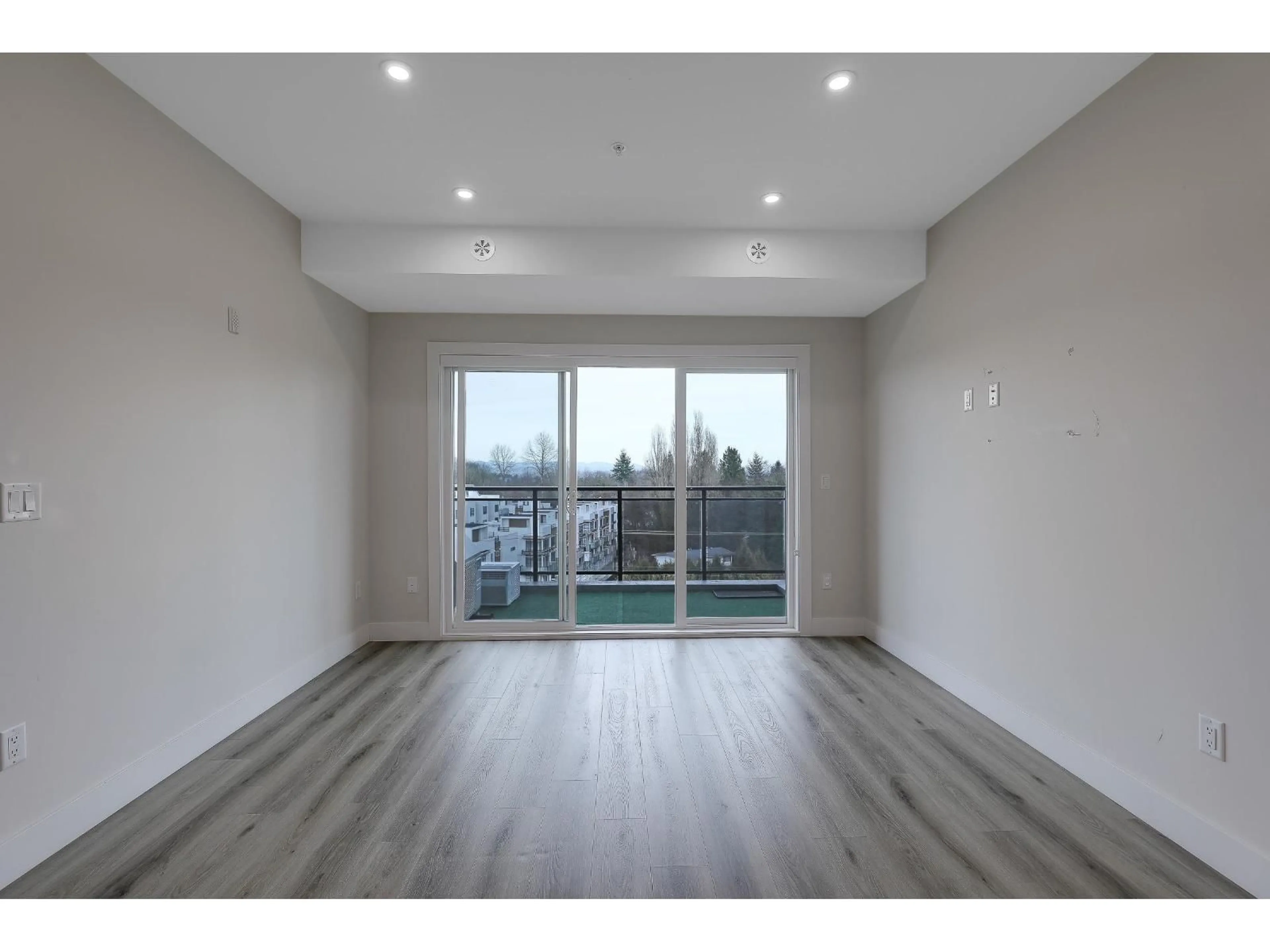 A pic of a room for 505 - 6285 KING GEORGE BOULEVARD, Surrey British Columbia V3X0L3