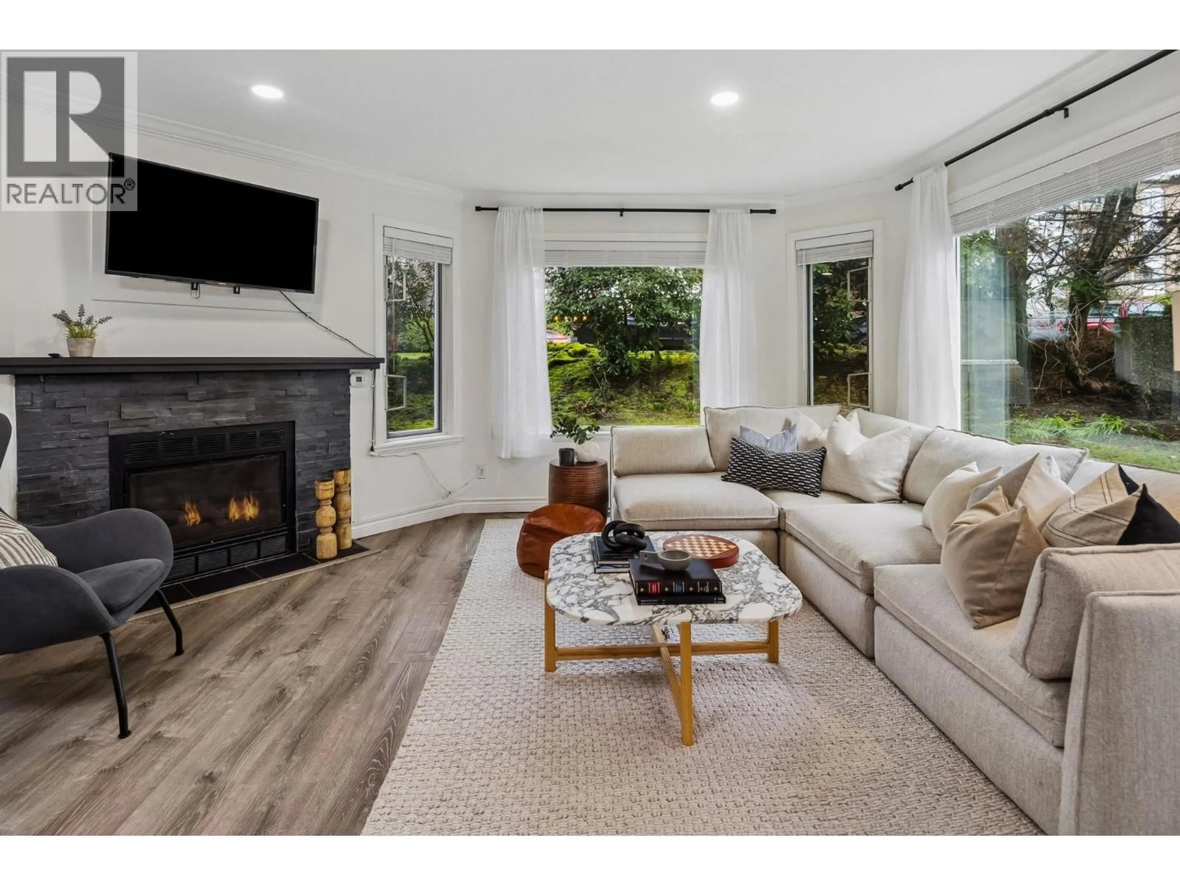 Living room with furniture, unknown for 107 - 175 4TH STREET, North Vancouver British Columbia V7M1H6