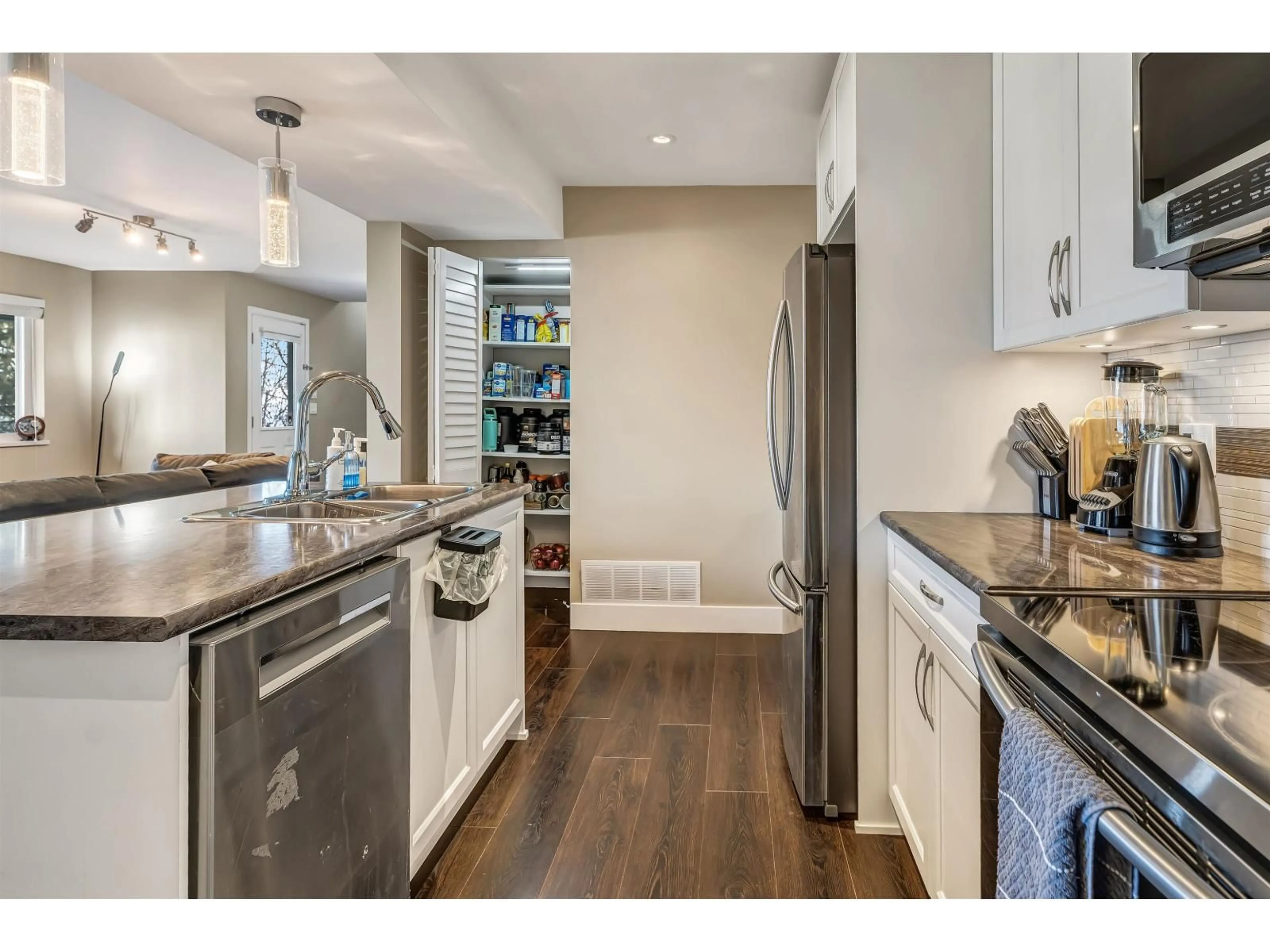 Open concept kitchen, unknown for 36382 SANDRINGHAM DRIVE, Abbotsford British Columbia V3G2M5