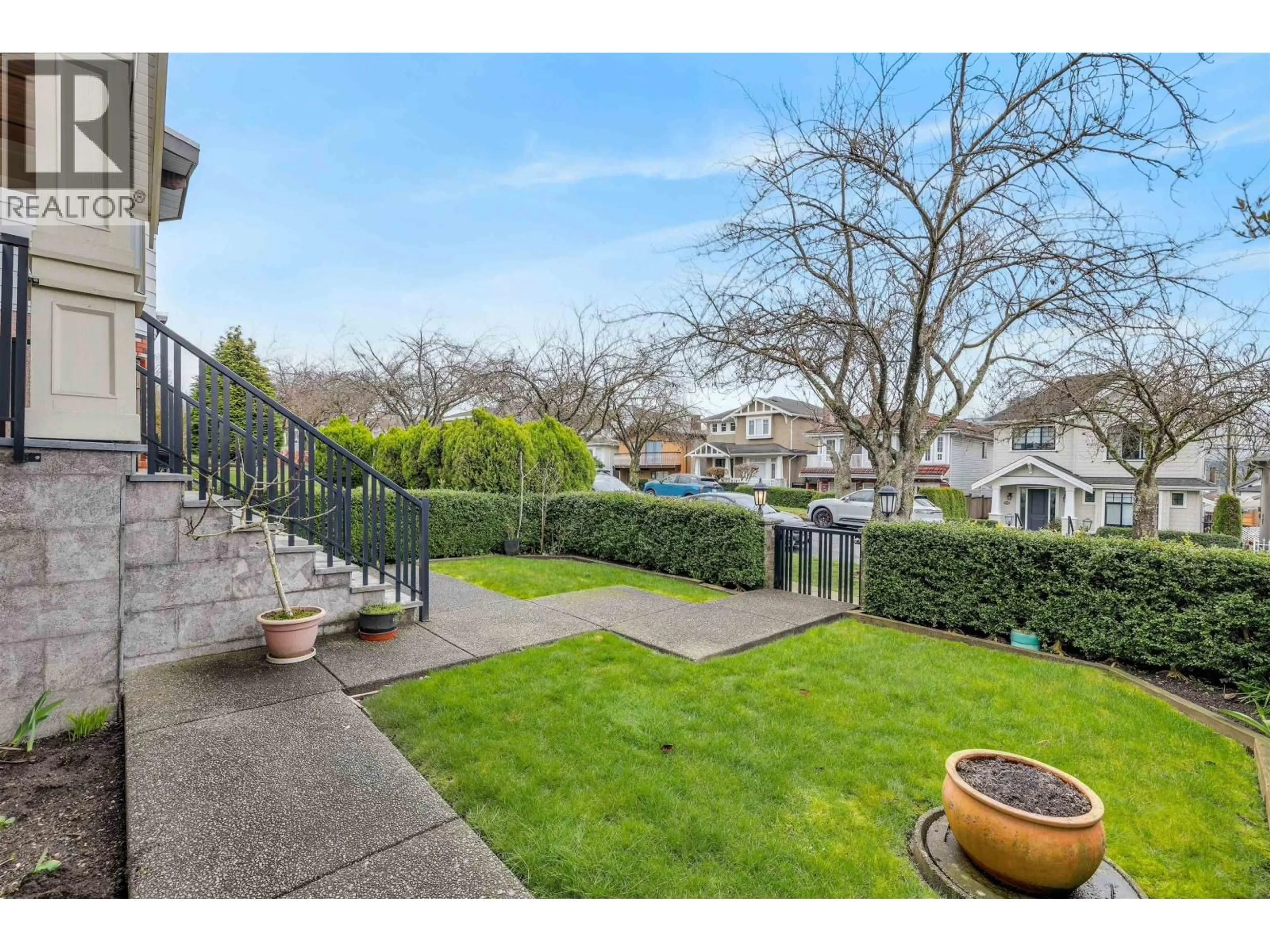 Patio, street for 3933 UNION STREET, Burnaby British Columbia V5C2W6
