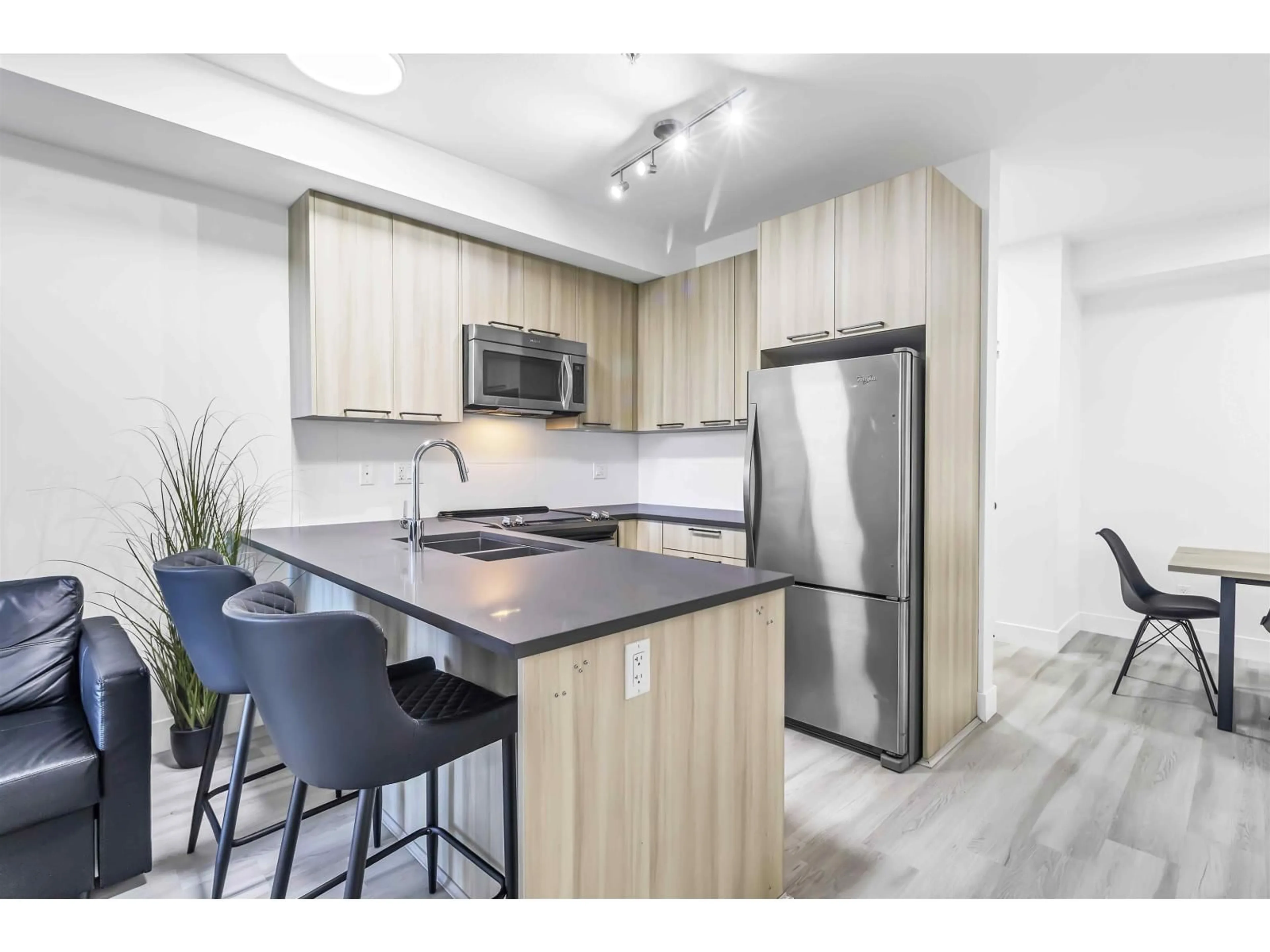 Standard kitchen, unknown for 101 - 15628 104 AVENUE, Surrey British Columbia V4N2J3