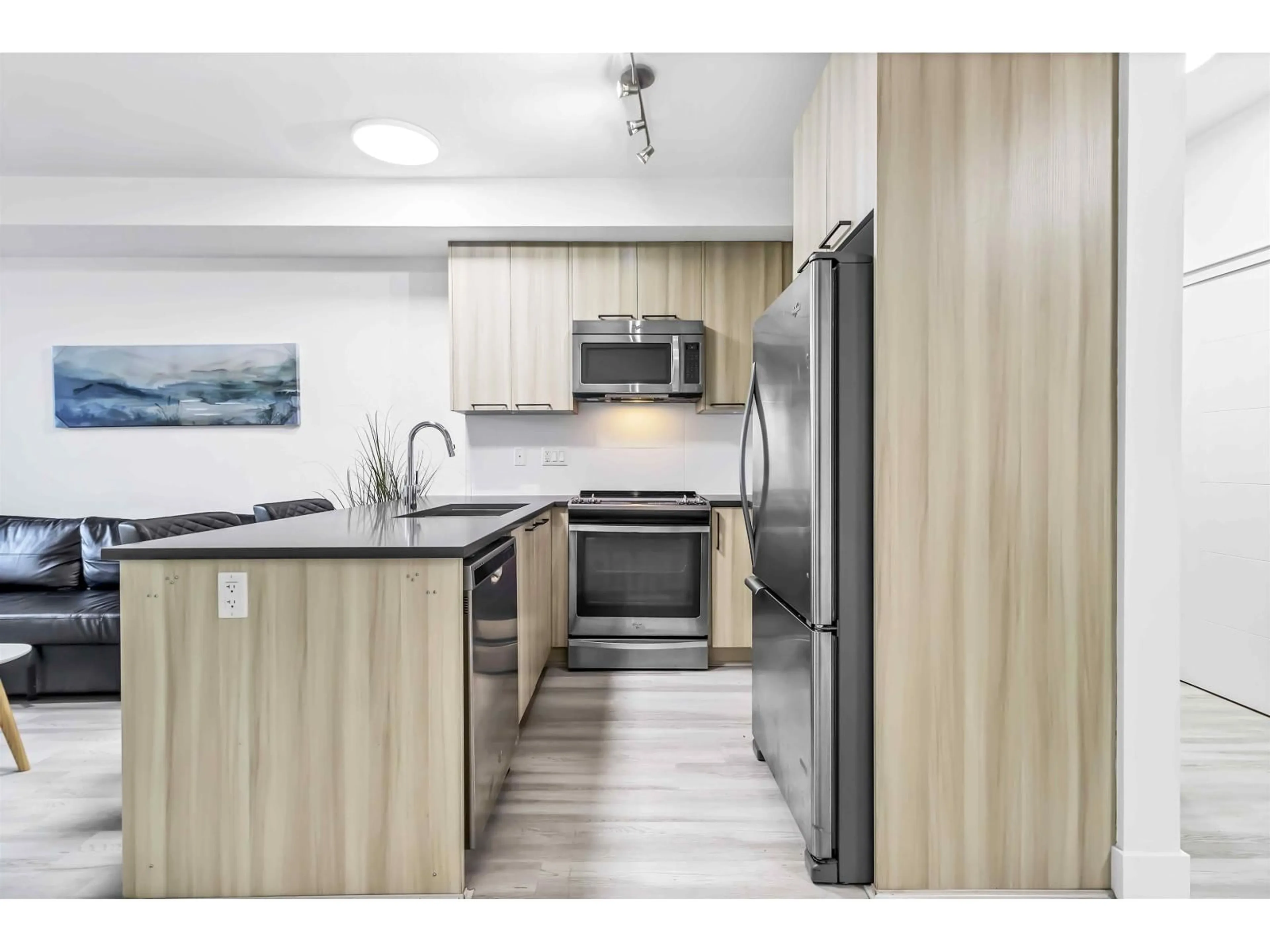 Standard kitchen, unknown for 101 - 15628 104 AVENUE, Surrey British Columbia V4N2J3