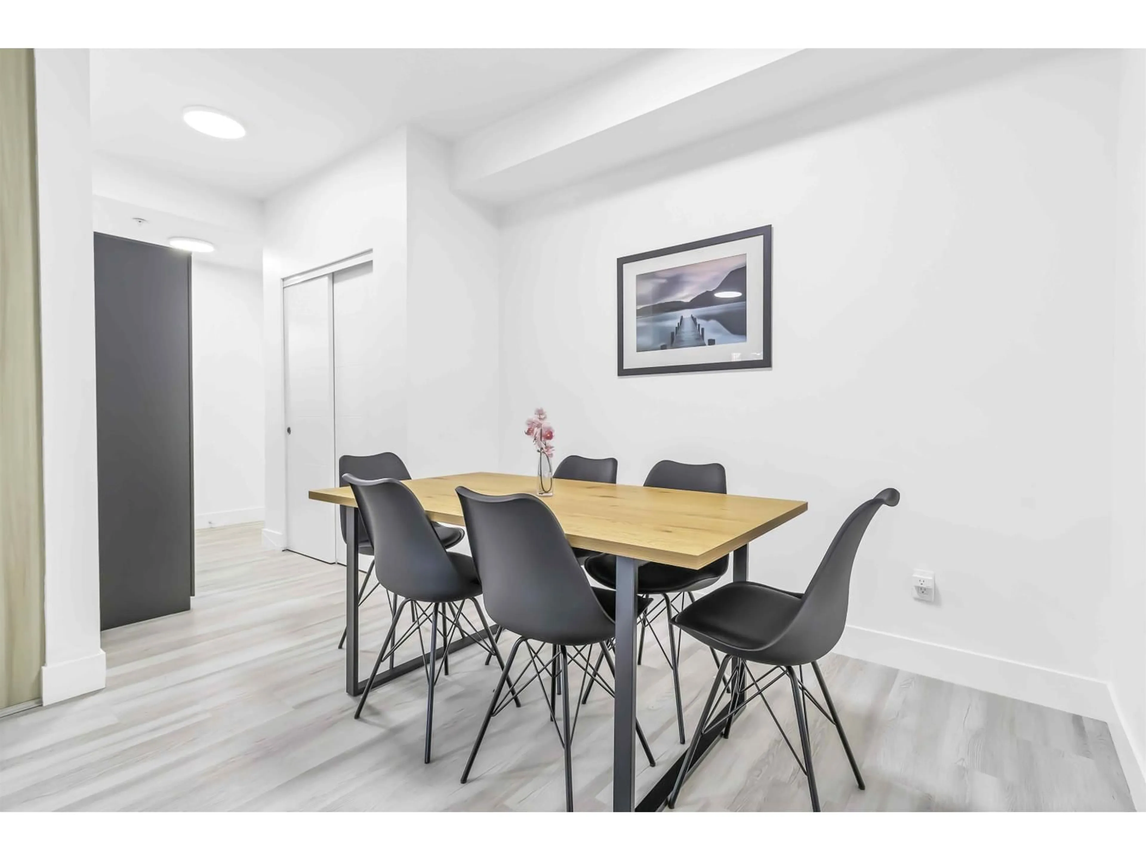 Dining room, wood/laminate floor for 101 - 15628 104 AVENUE, Surrey British Columbia V4N2J3