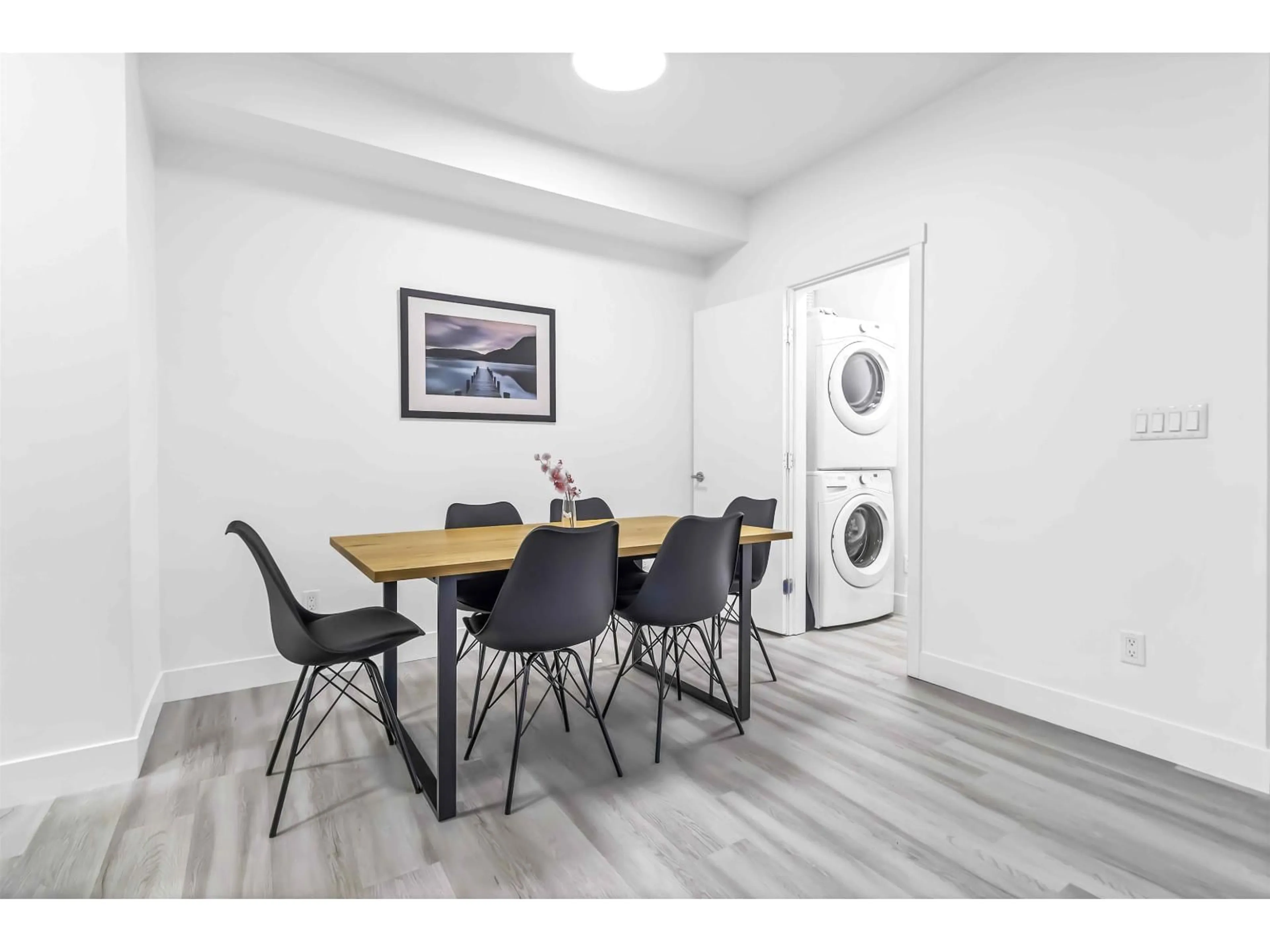 Dining room, wood/laminate floor for 101 - 15628 104 AVENUE, Surrey British Columbia V4N2J3