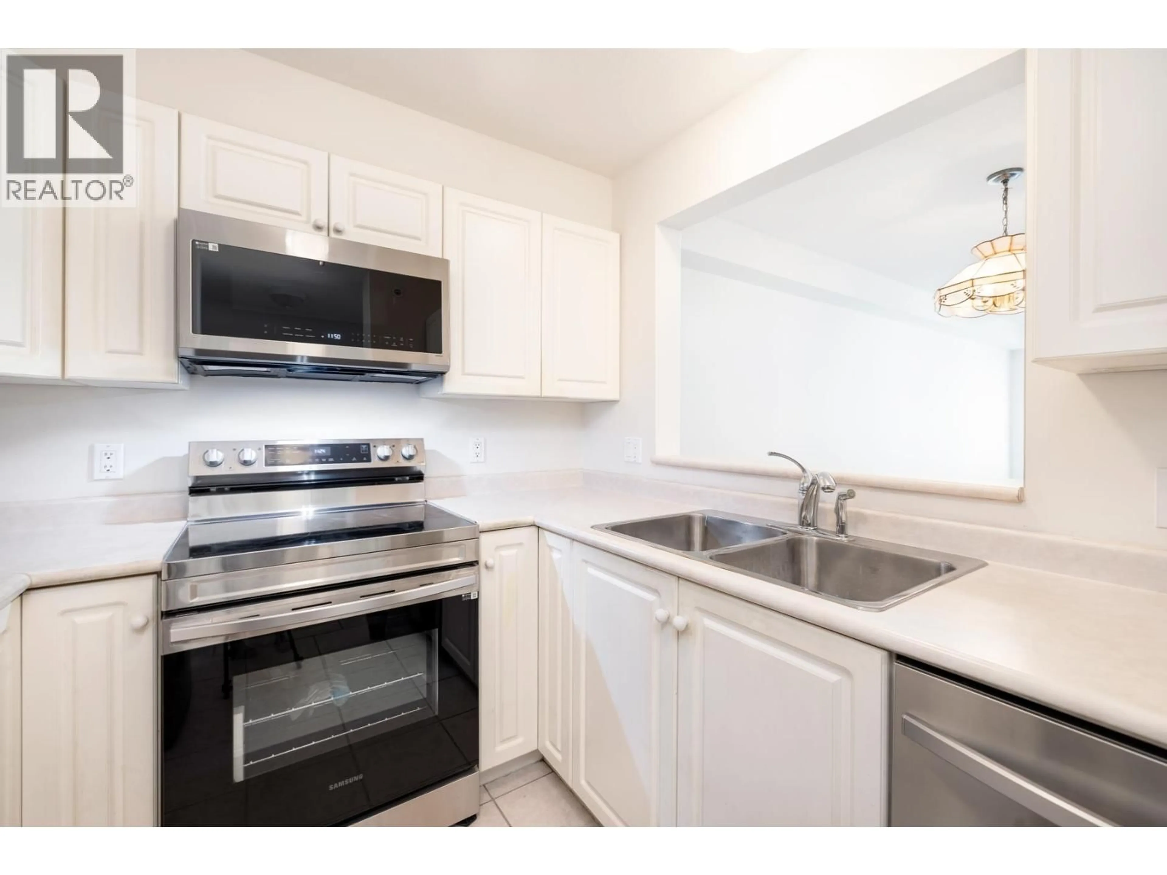 Standard kitchen, unknown for 406 - 2059 CHESTERFIELD AVENUE, North Vancouver British Columbia V7M2P4