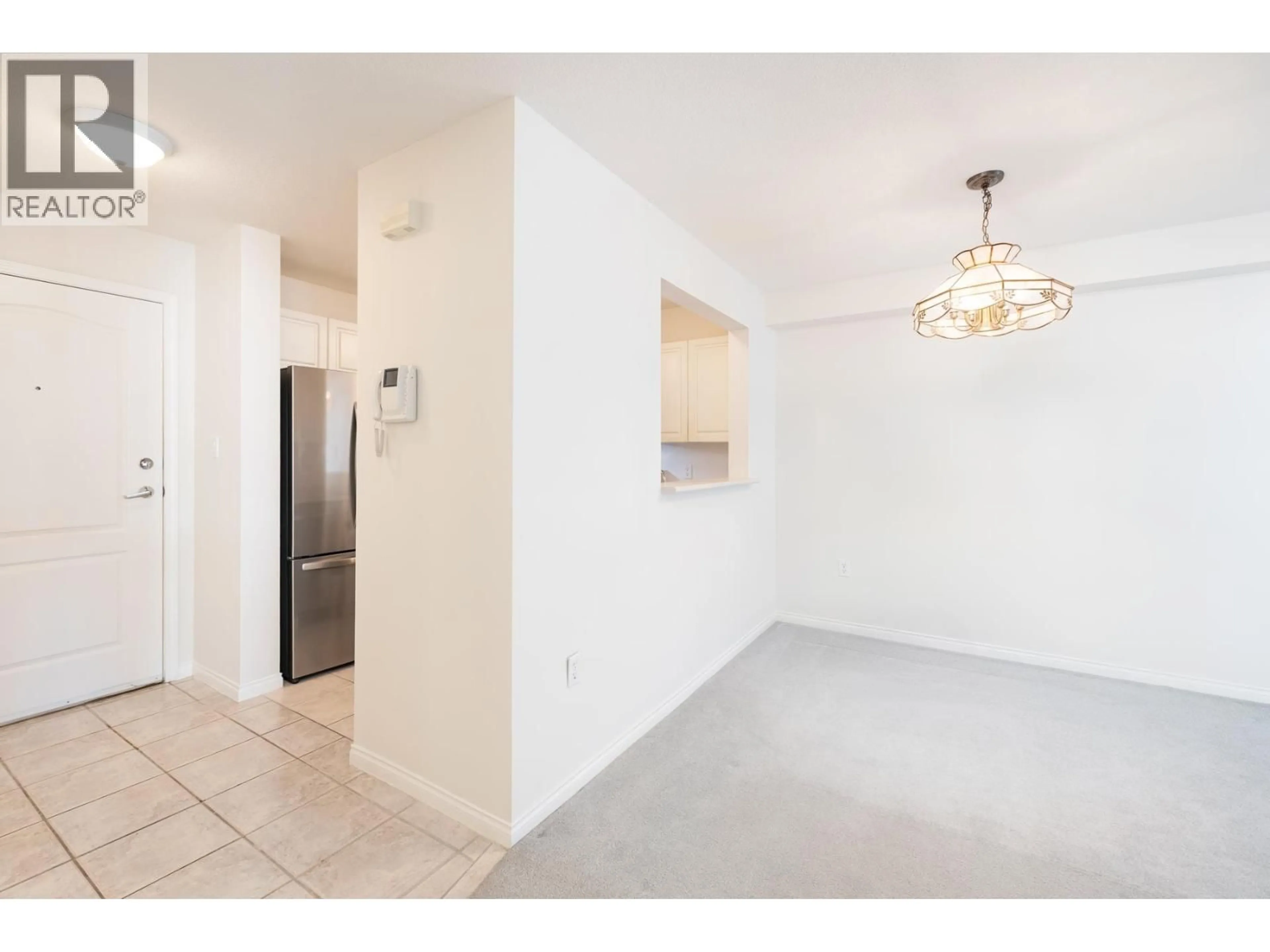 Indoor entryway for 406 - 2059 CHESTERFIELD AVENUE, North Vancouver British Columbia V7M2P4