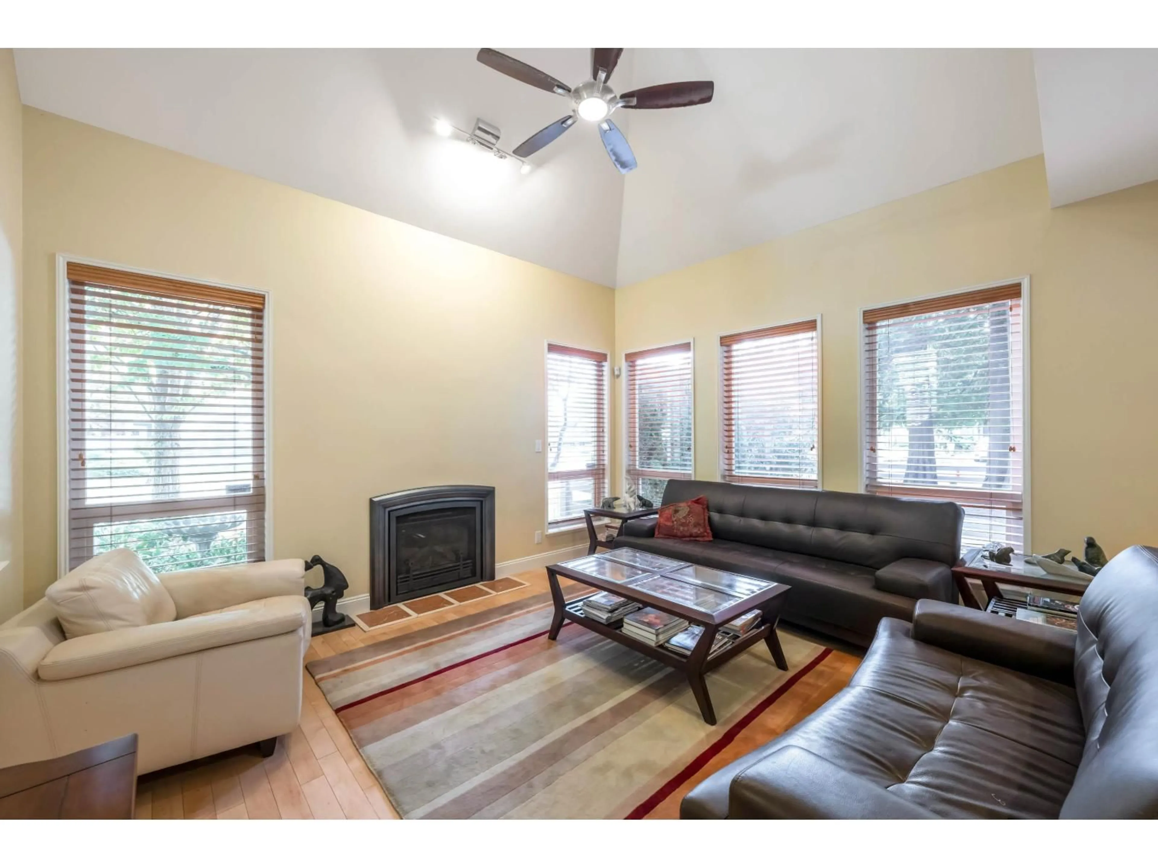 Living room with furniture, wood/laminate floor for 8 - 15055 20TH AVENUE, Surrey British Columbia V4A9Y2