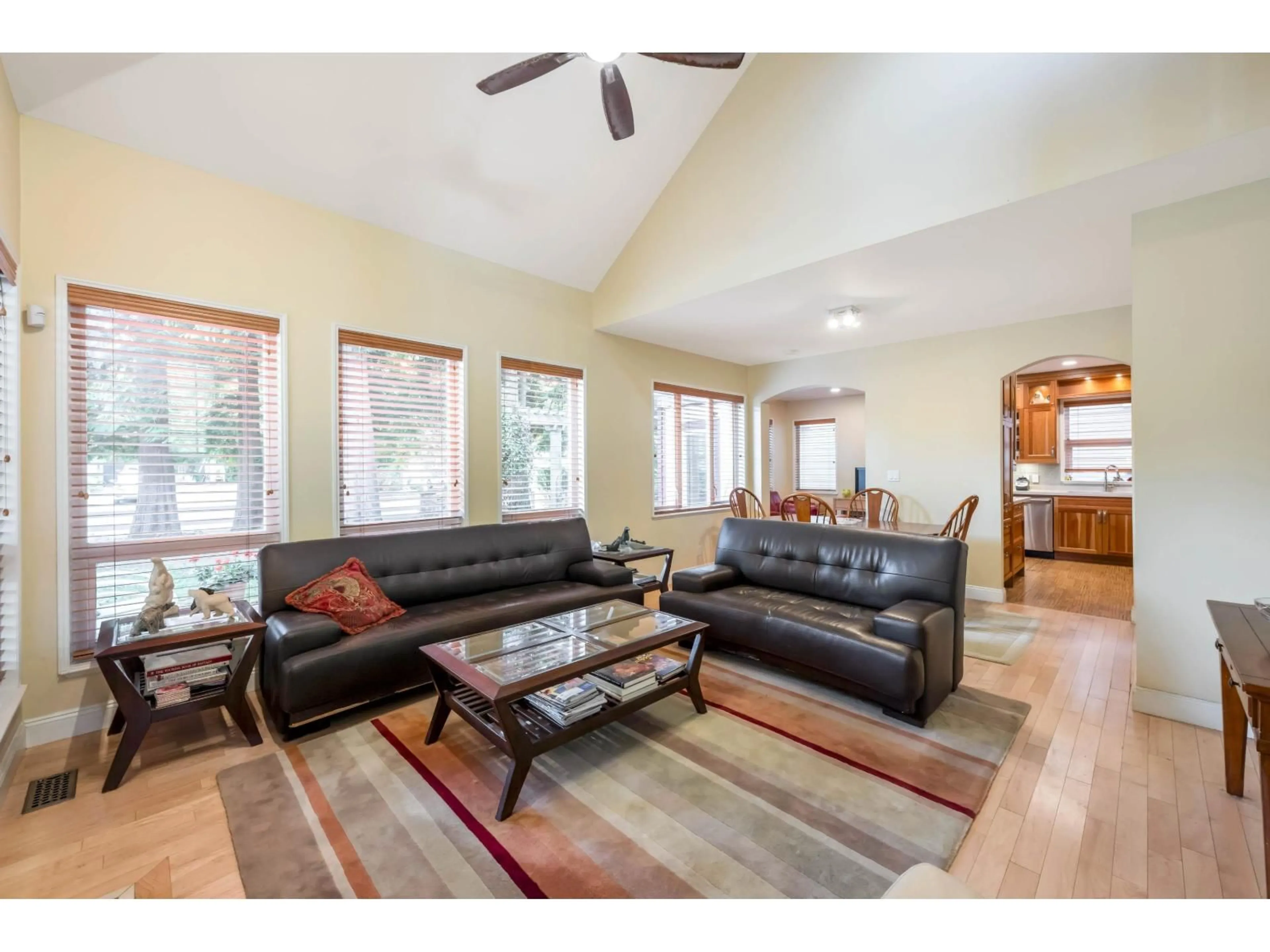 Living room with furniture, unknown for 8 - 15055 20TH AVENUE, Surrey British Columbia V4A9Y2