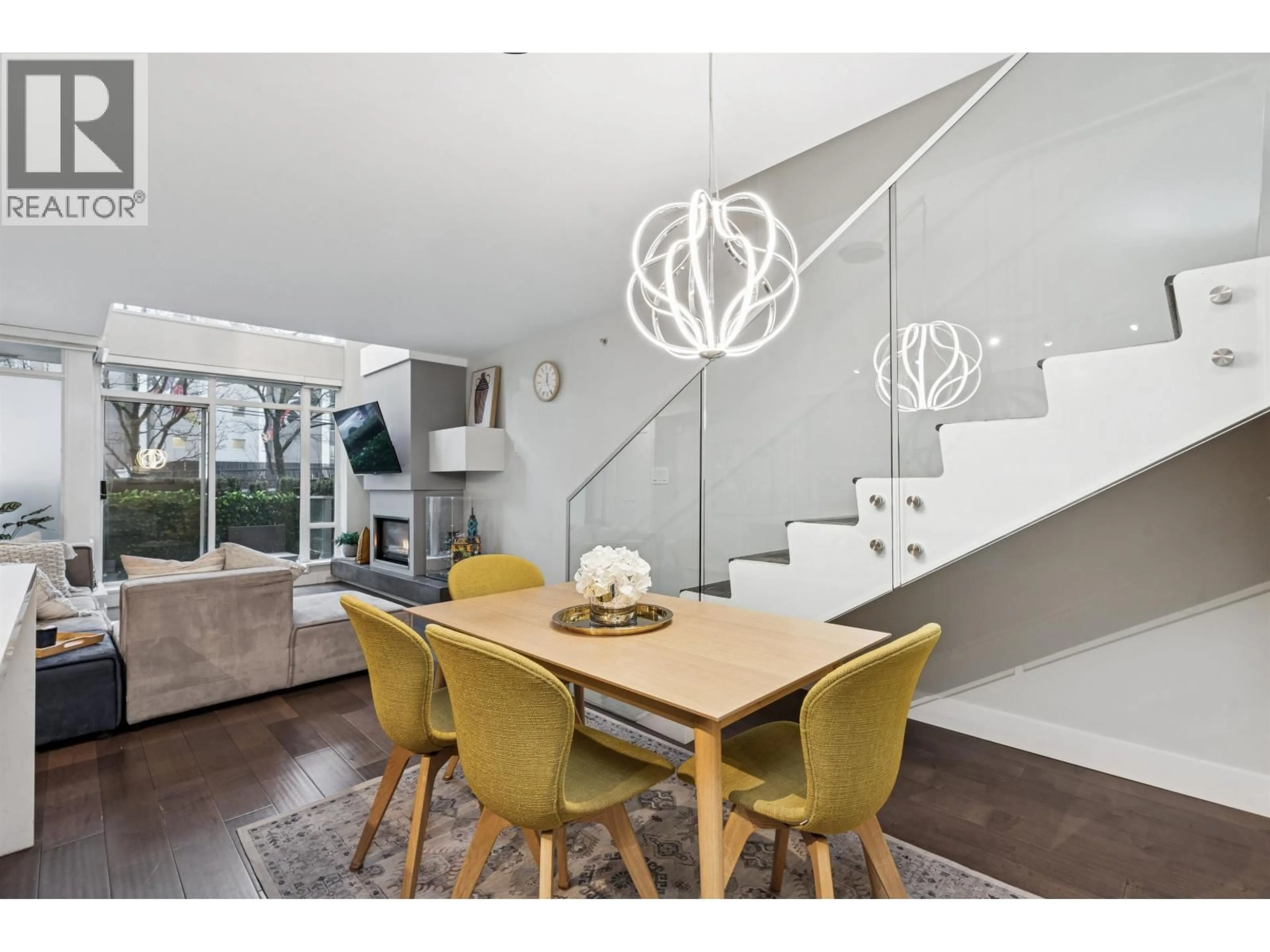 Dining room, wood/laminate floor for 863 RICHARDS STREET, Vancouver British Columbia V6B3B4