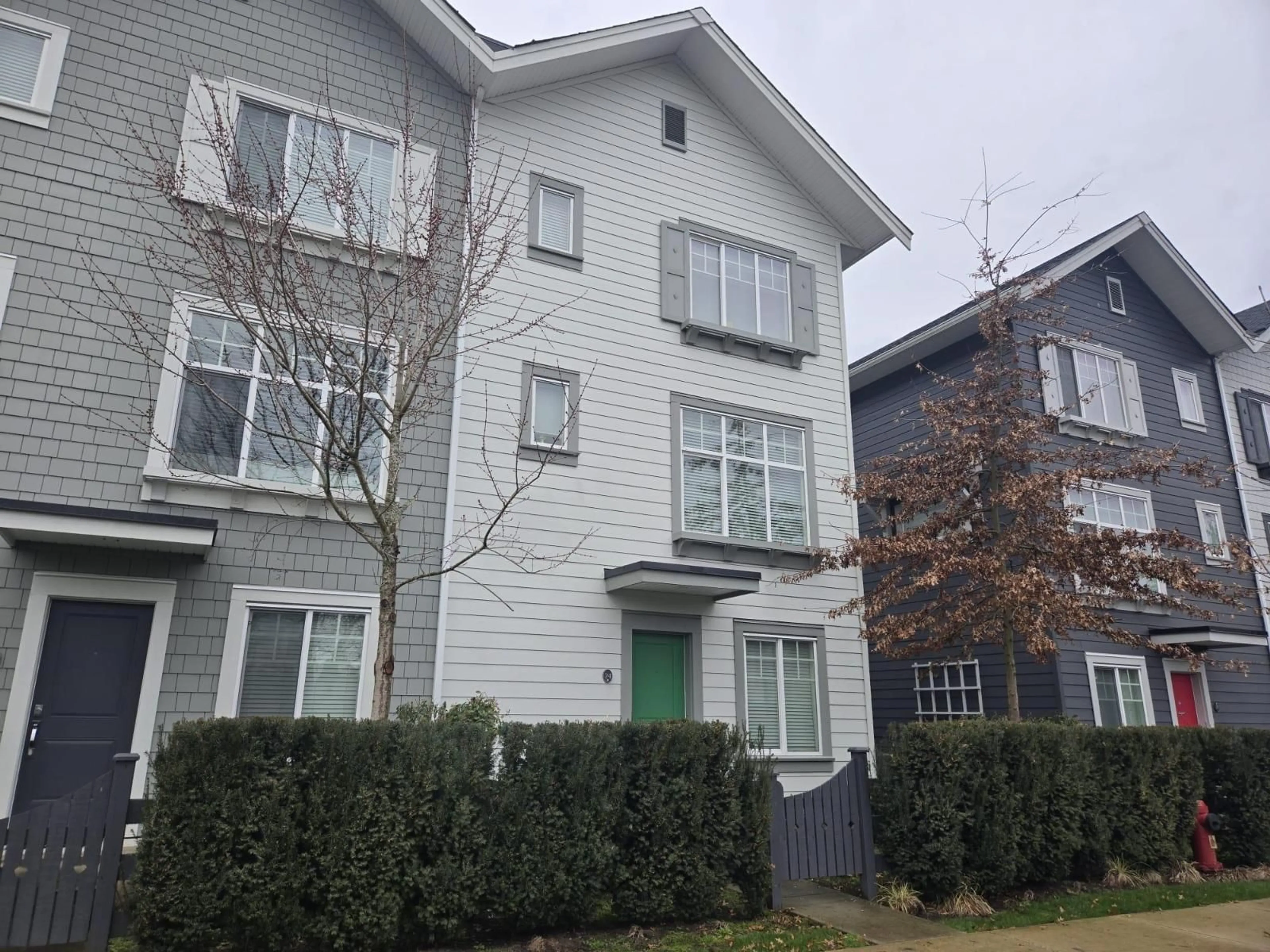 Home with vinyl exterior material, street for 24 - 15489 99A AVENUE, Surrey British Columbia V3R0G9