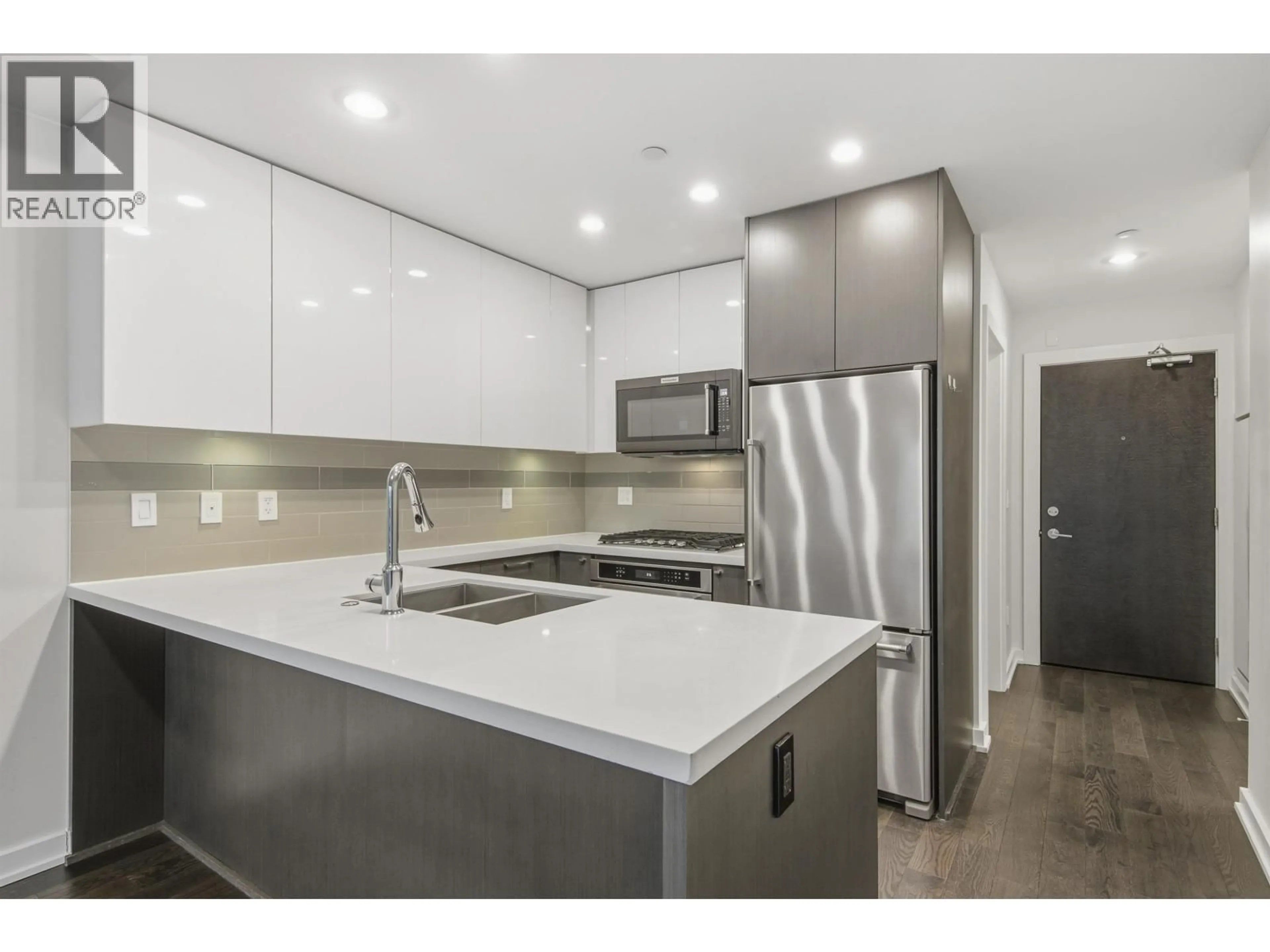 Open concept kitchen, ceramic/tile floor for 102 - 5311 CEDARBRIDGE WAY, Richmond British Columbia V6X0M3