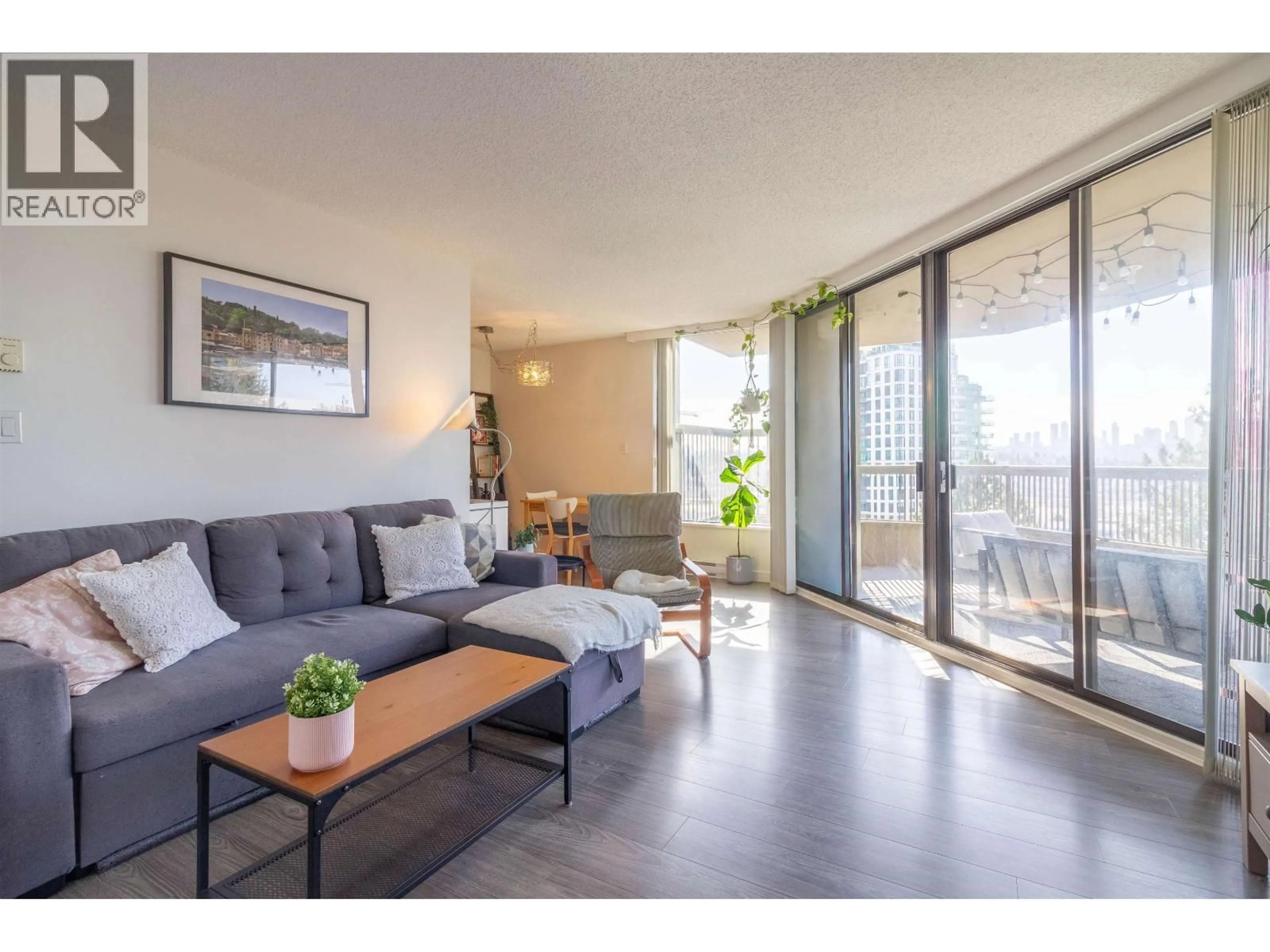 Living room with furniture, unknown for 908 - 2041 BELLWOOD AVENUE, Burnaby British Columbia V5B4V5