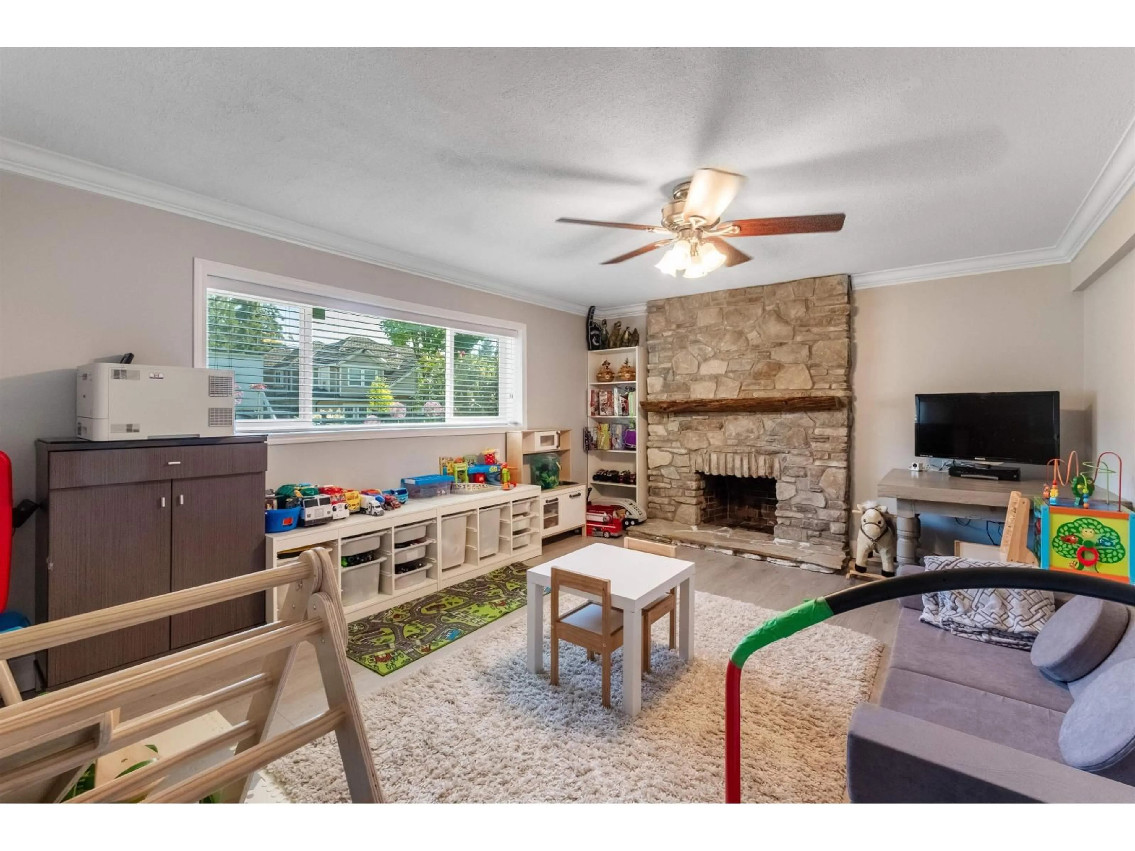 Living room with furniture, unknown for 14917 92 AVENUE, Surrey British Columbia V3R1B9