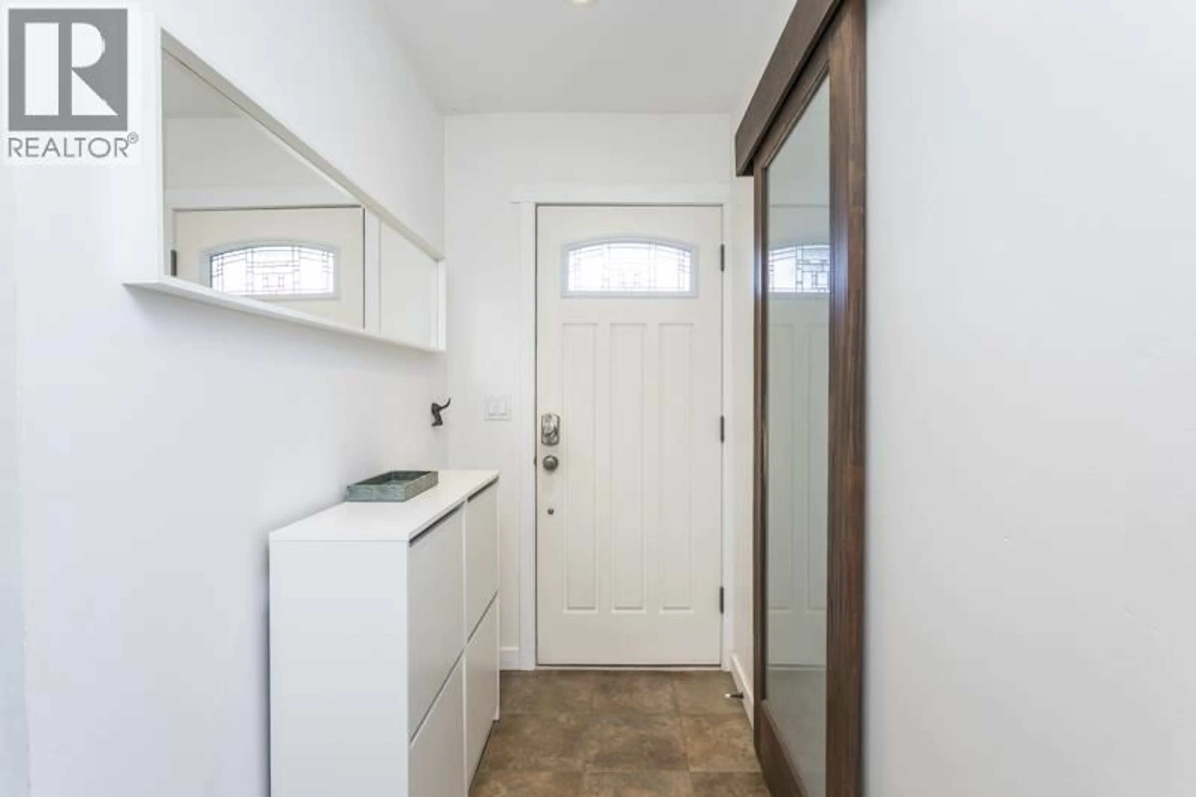 Indoor entryway for 300 DOUGLAS CRESCENT, Richmond British Columbia V7B1E5