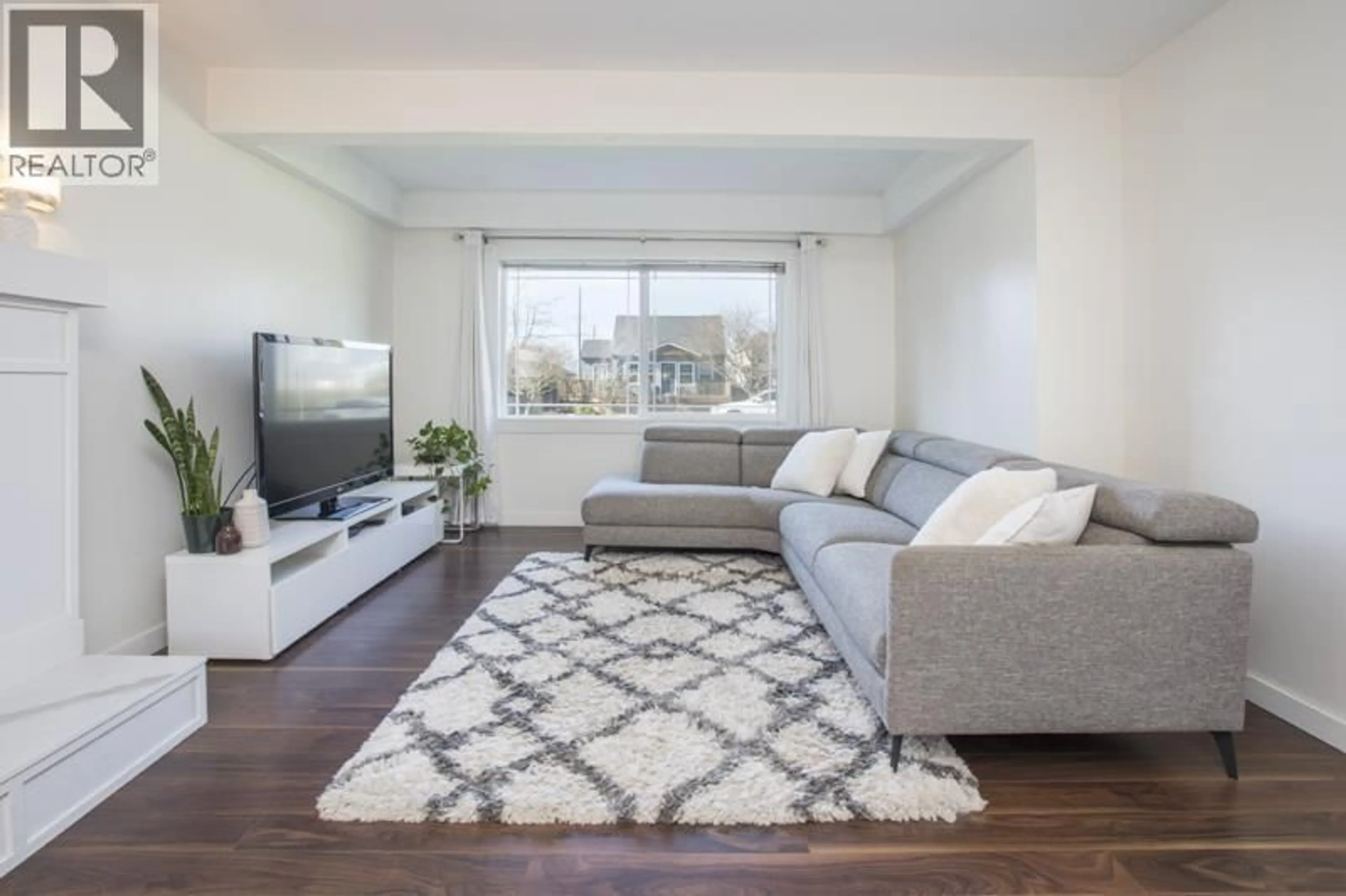 Living room with furniture, unknown for 300 DOUGLAS CRESCENT, Richmond British Columbia V7B1E5