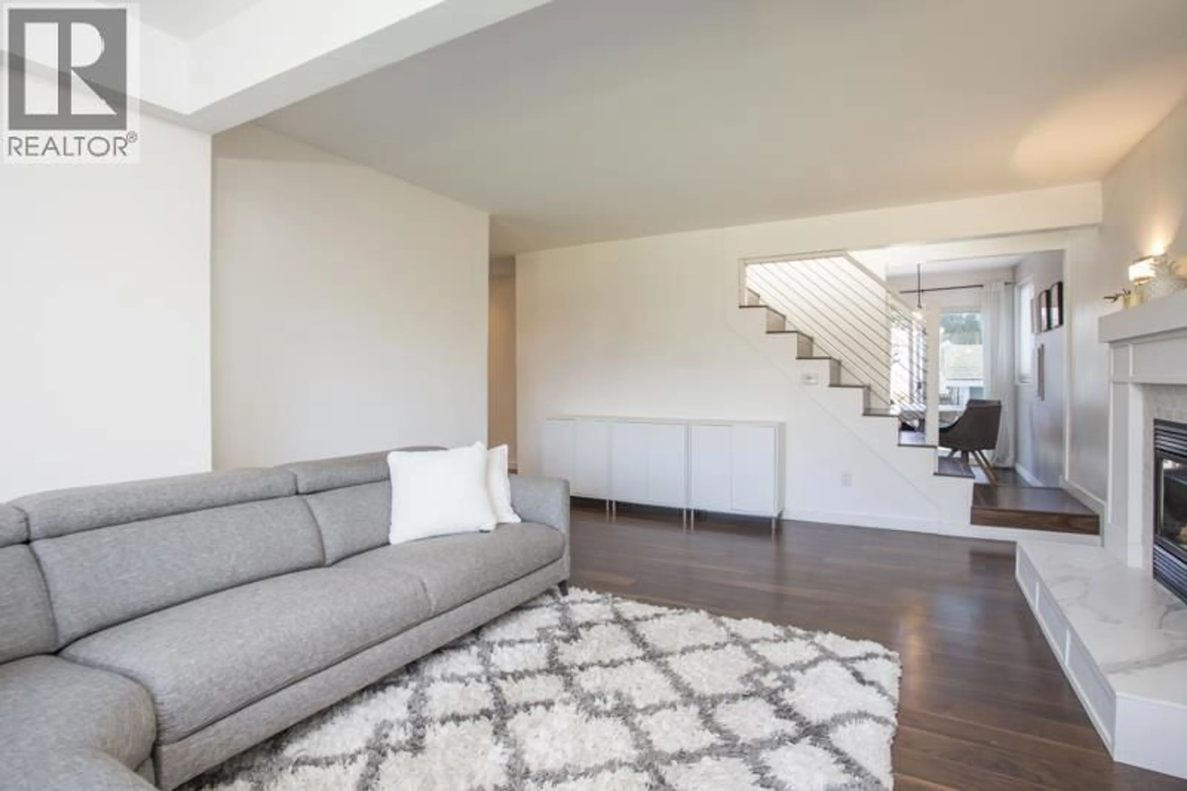 Living room with furniture, unknown for 300 DOUGLAS CRESCENT, Richmond British Columbia V7B1E5