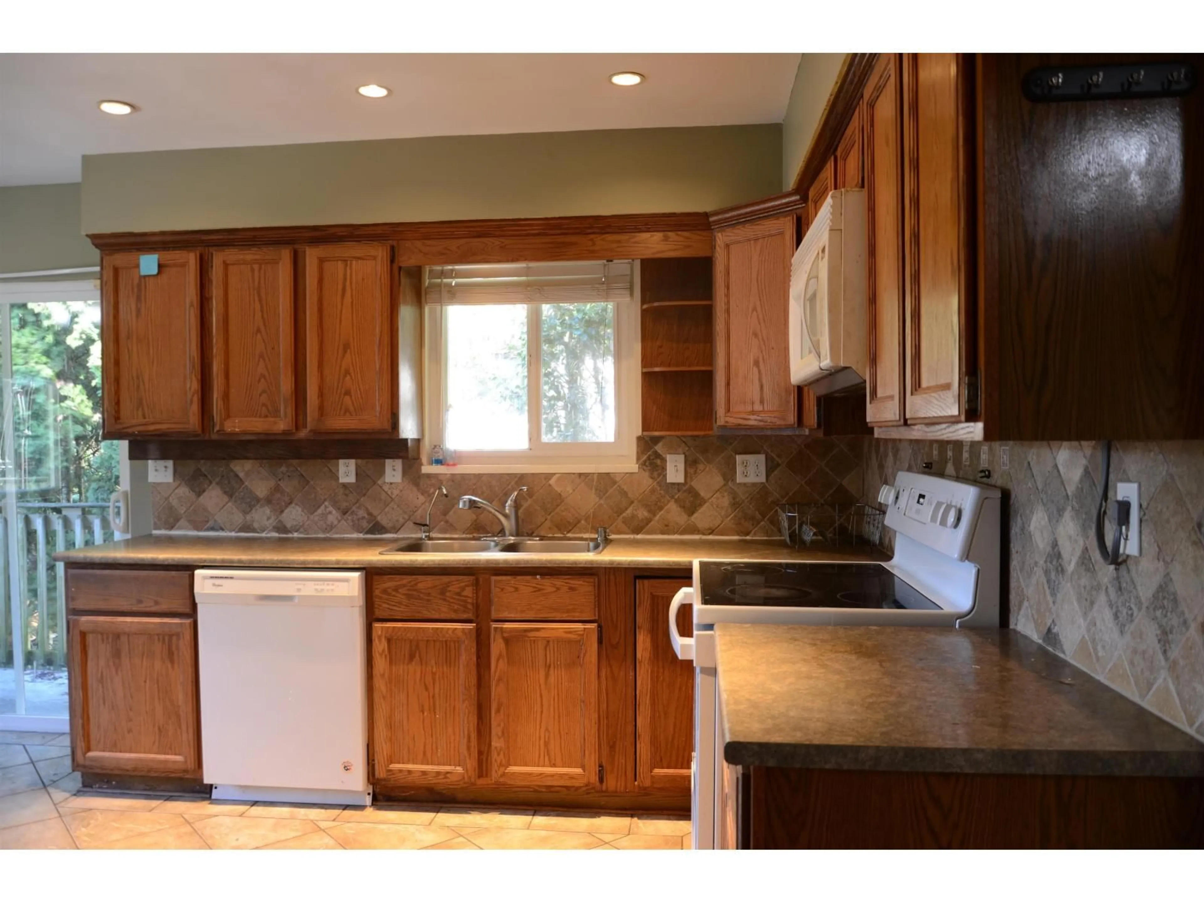 Standard kitchen, unknown for 6759 CARNCROSS CRESCENT, Delta British Columbia V4E1L6