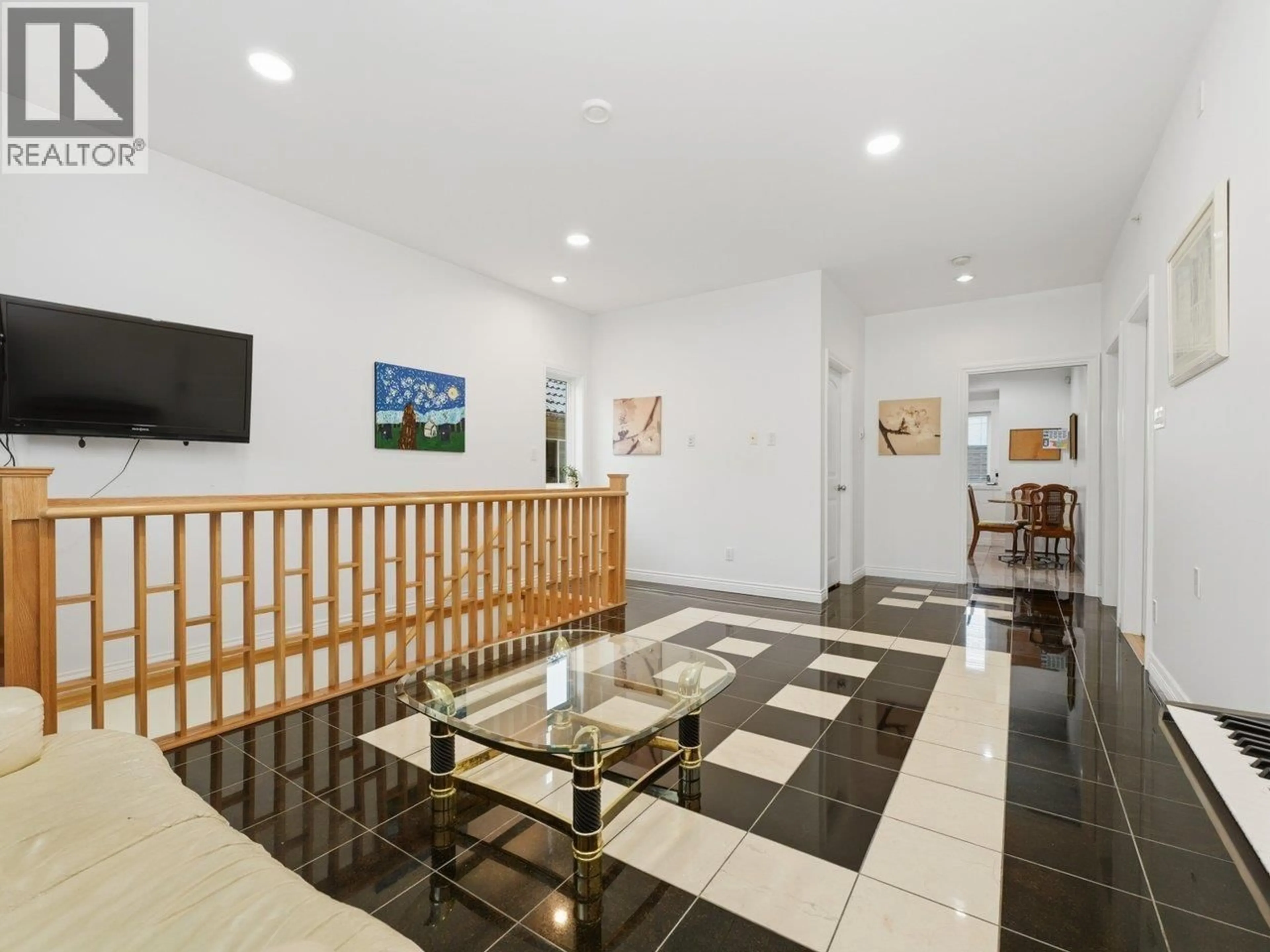 Indoor foyer for 1115 BOUNDARY ROAD, Vancouver British Columbia V5K4T4