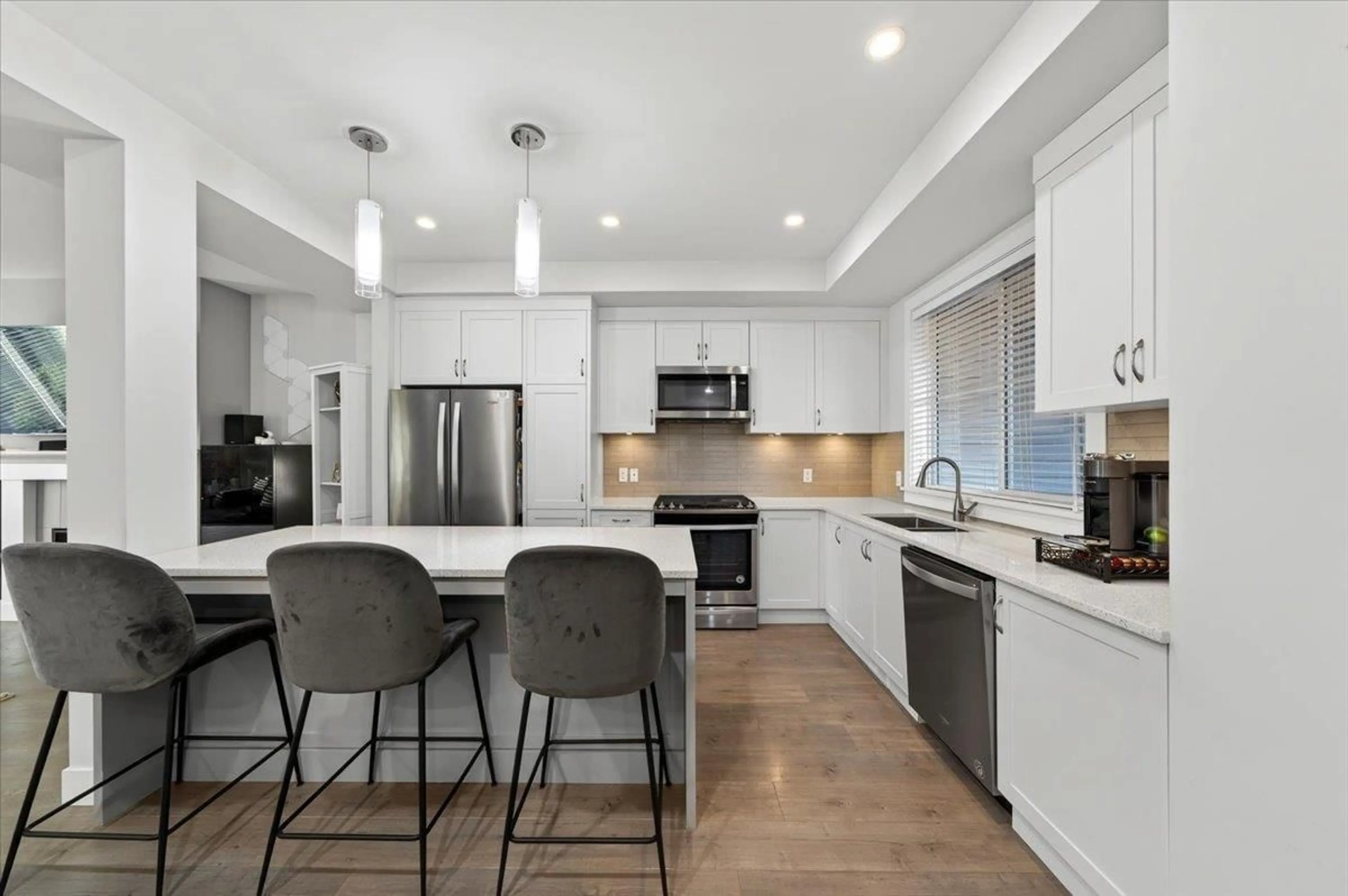 Open concept kitchen, ceramic/tile floor for 32579 ROSS DRIVE, Mission British Columbia V2V0G4