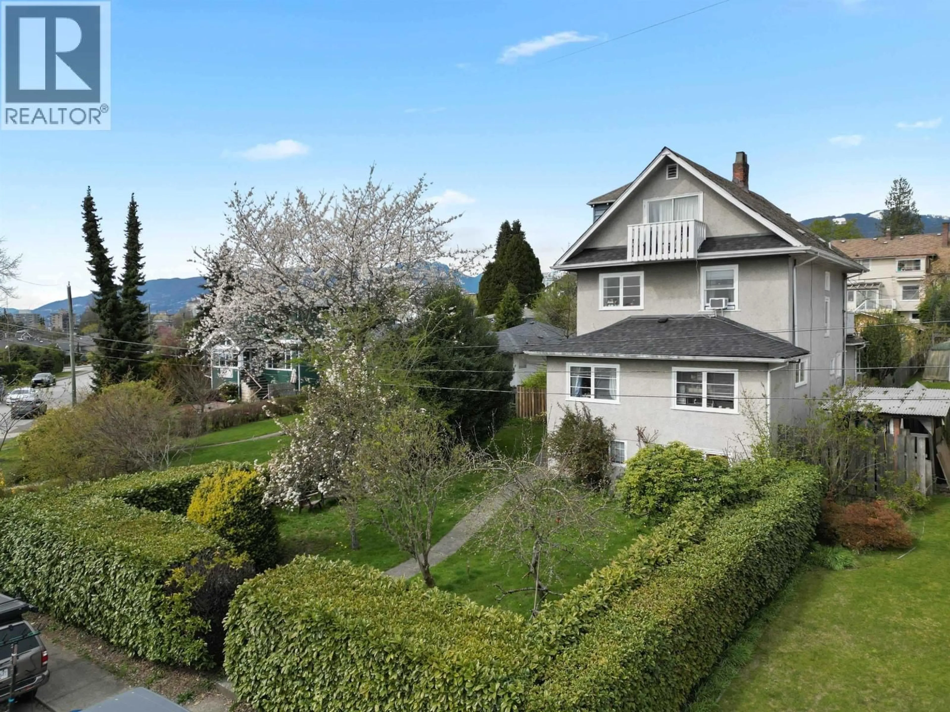 A pic from outside/outdoor area/front of a property/back of a property/a pic from drone, mountain view for 444 6TH STREET, North Vancouver British Columbia V7L1P9