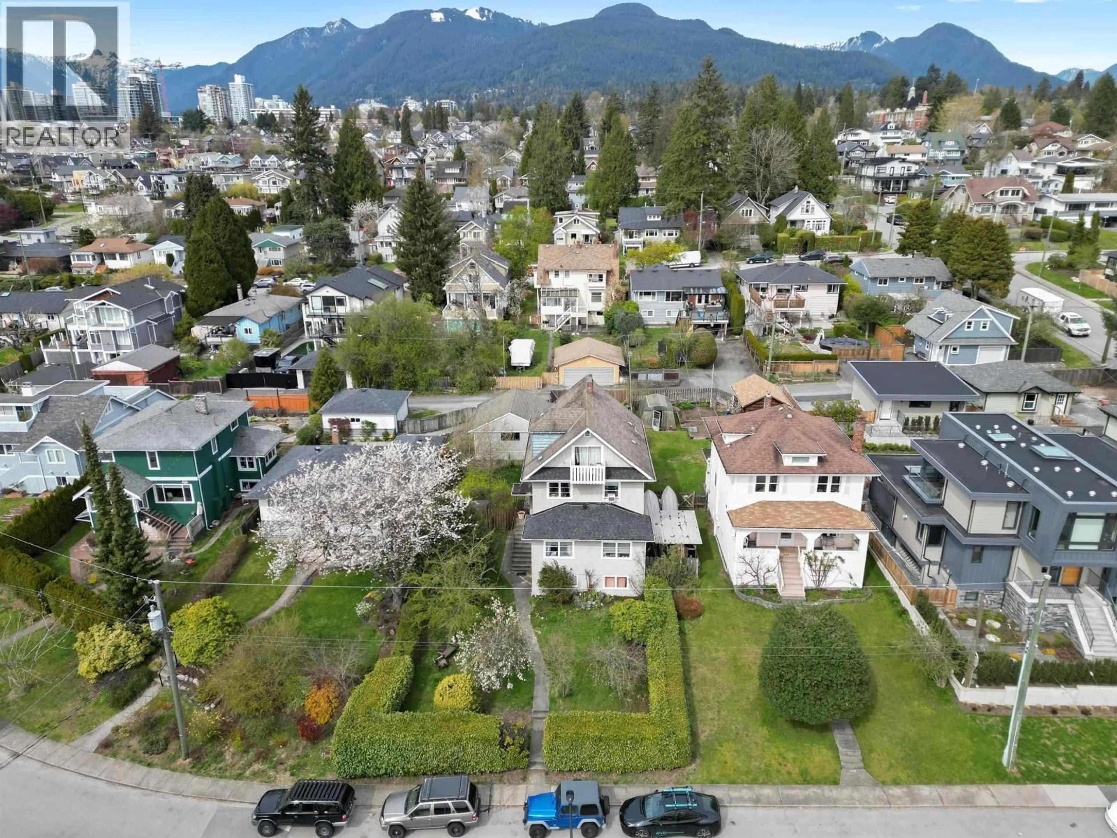 A pic from outside/outdoor area/front of a property/back of a property/a pic from drone, mountain view for 444 6TH STREET, North Vancouver British Columbia V7L1P9
