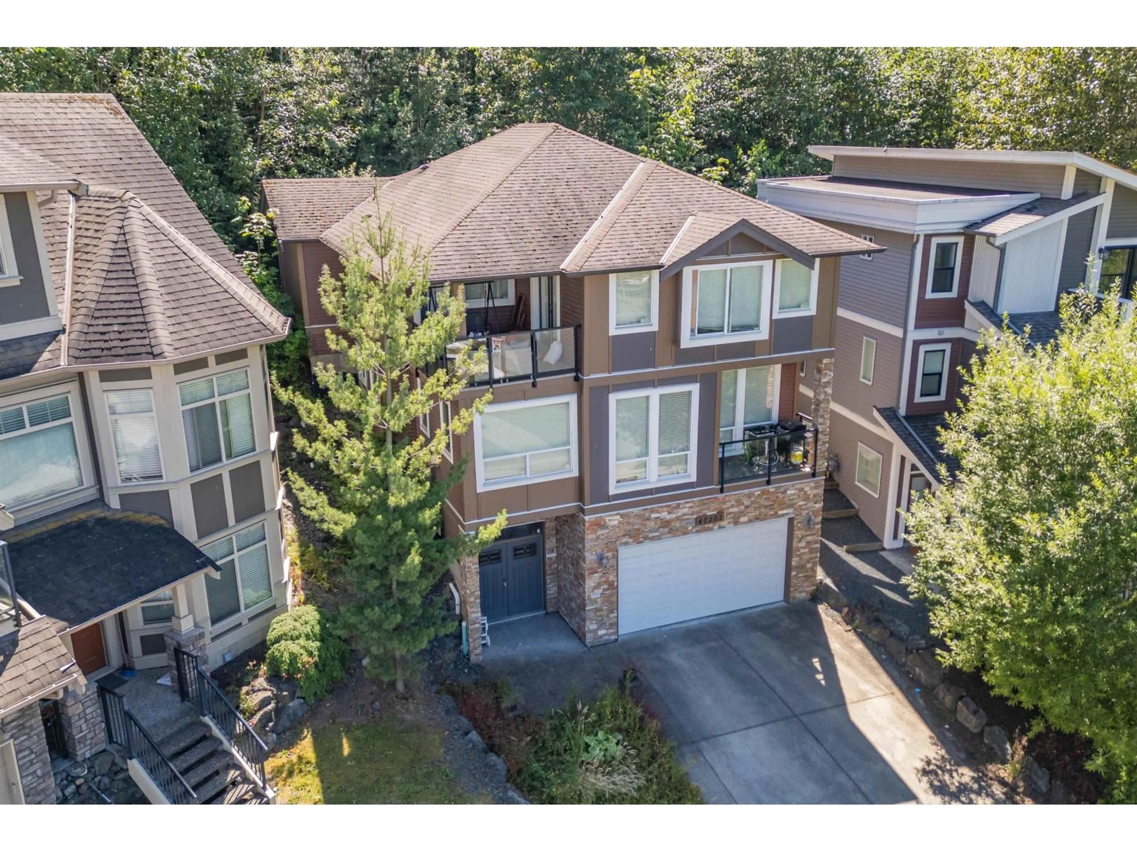 A pic from outside/outdoor area/front of a property/back of a property/a pic from drone, unknown for 47202 SKYLINE DRIVE, Chilliwack British Columbia V2R0R4