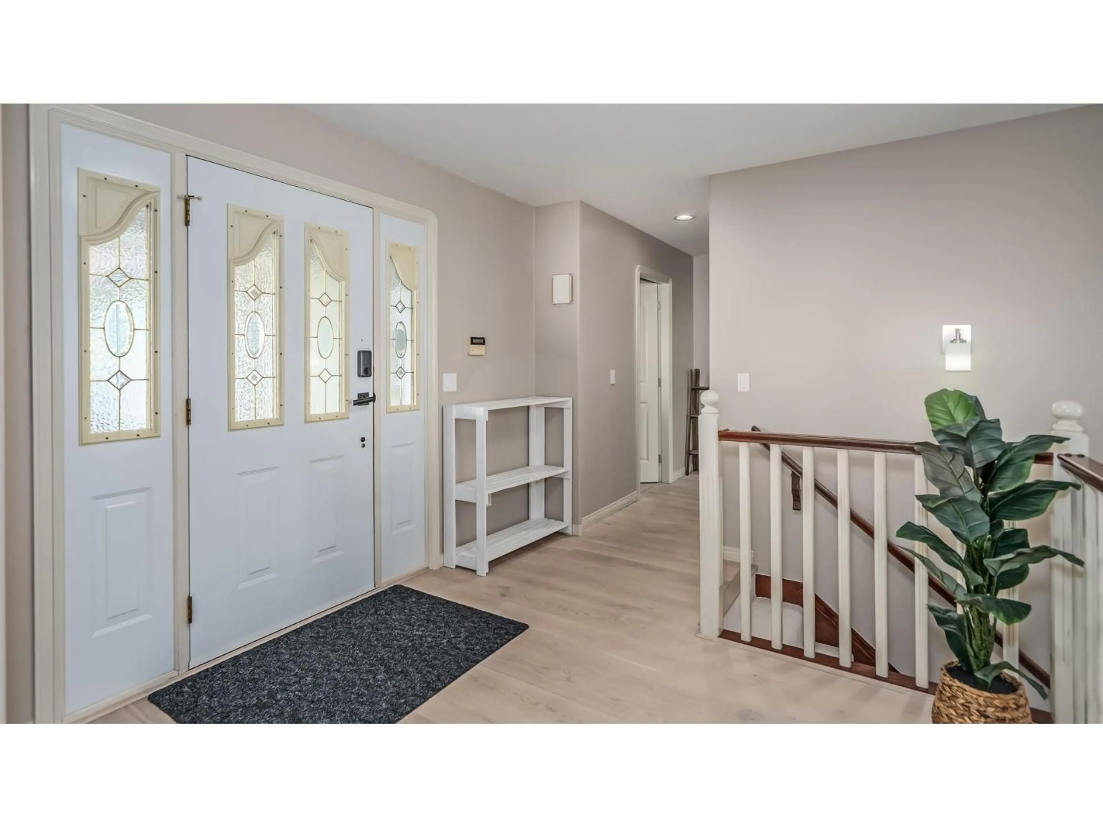 Indoor entryway for 2389 ORCHARD PLACE, Abbotsford British Columbia V3G2B4