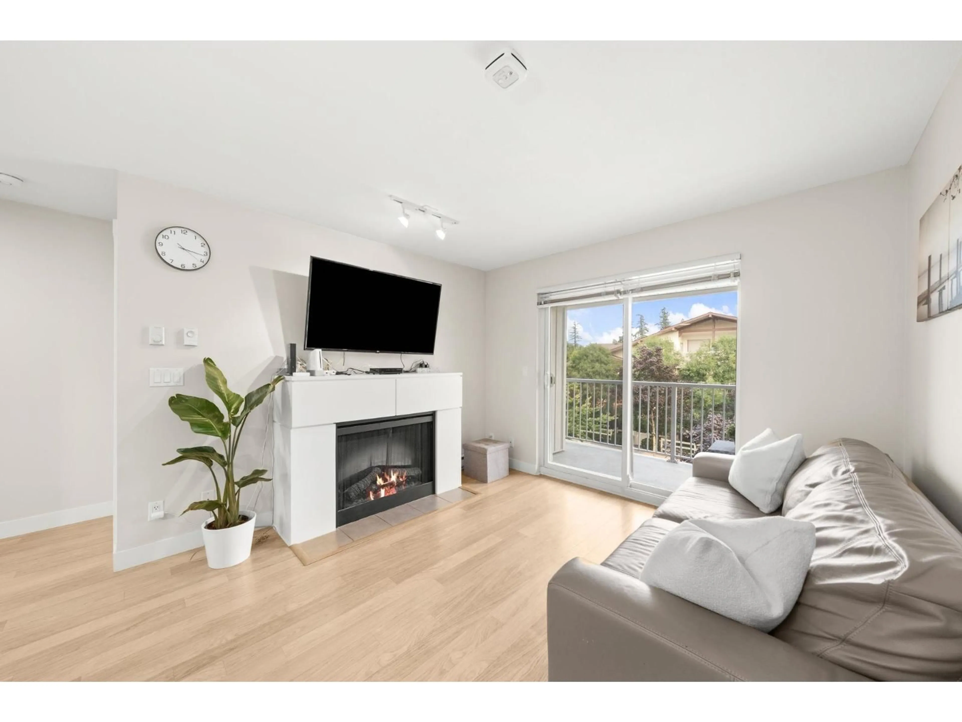 Unknown for 305 - 19388 65 AVENUE, Surrey British Columbia V4N5S1