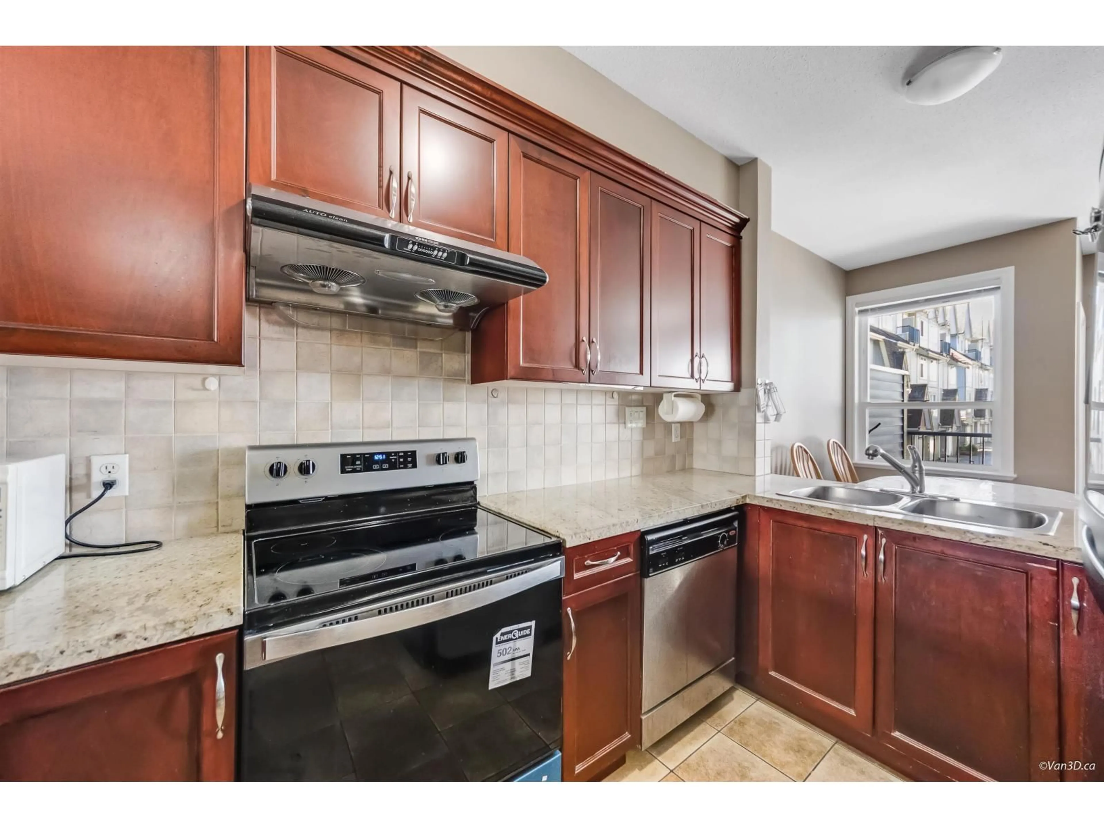 Standard kitchen, ceramic/tile floor for 3 - 9277 121 STREET, Surrey British Columbia V3V0B6