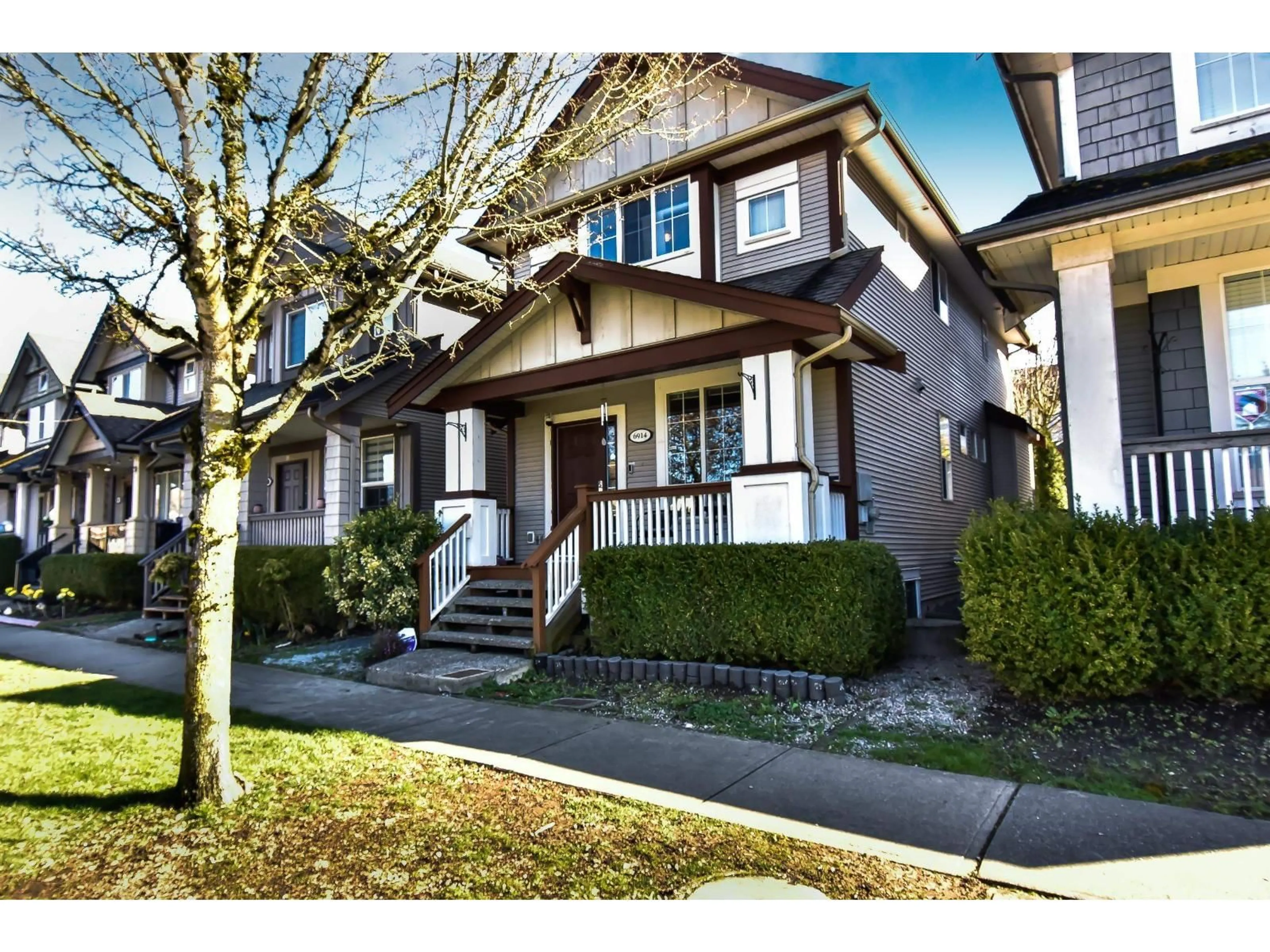Home with vinyl exterior material, street for 6914 190 STREET, Surrey British Columbia V4N5P1