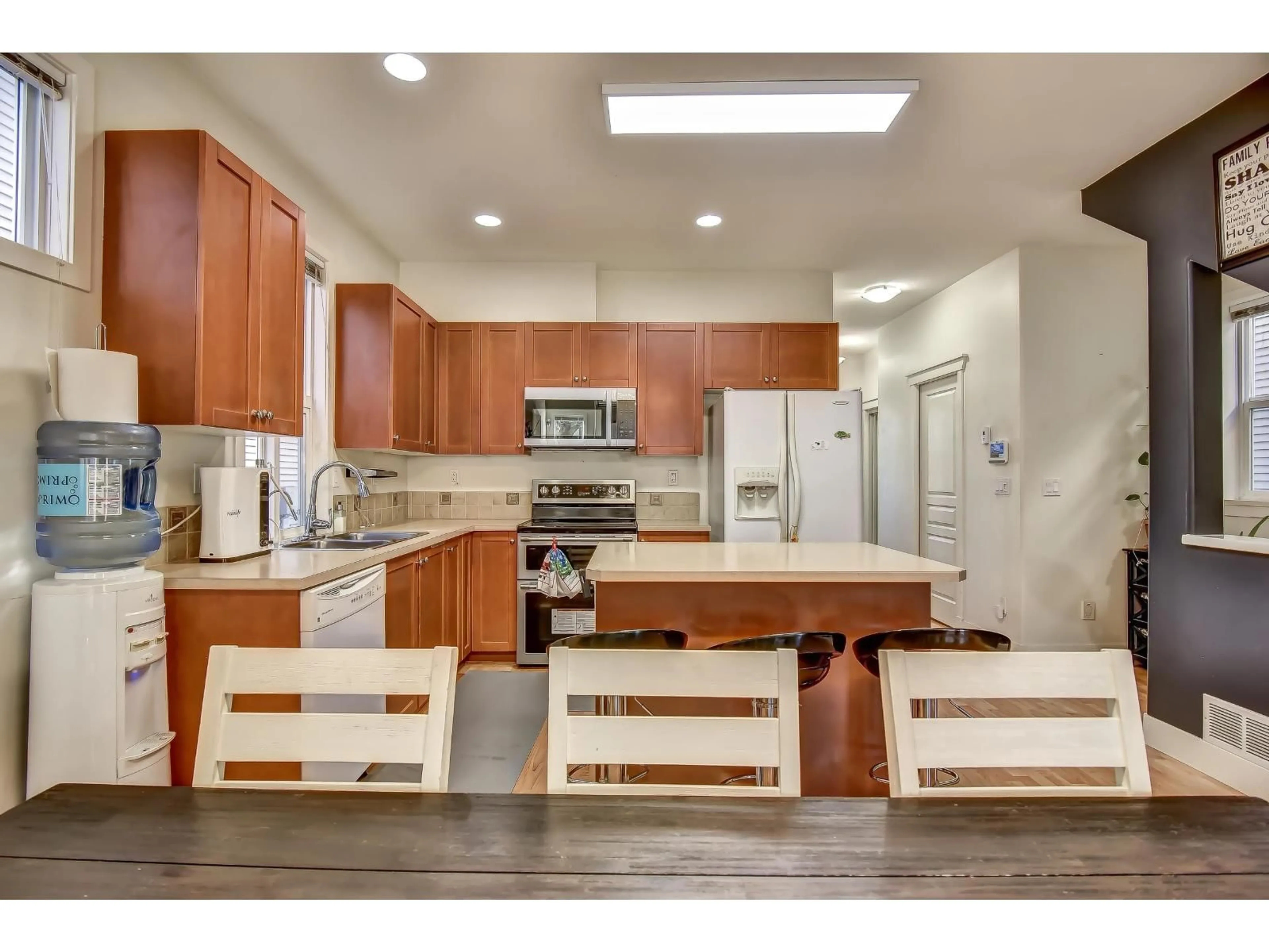 Open concept kitchen, unknown for 6914 190 STREET, Surrey British Columbia V4N5P1