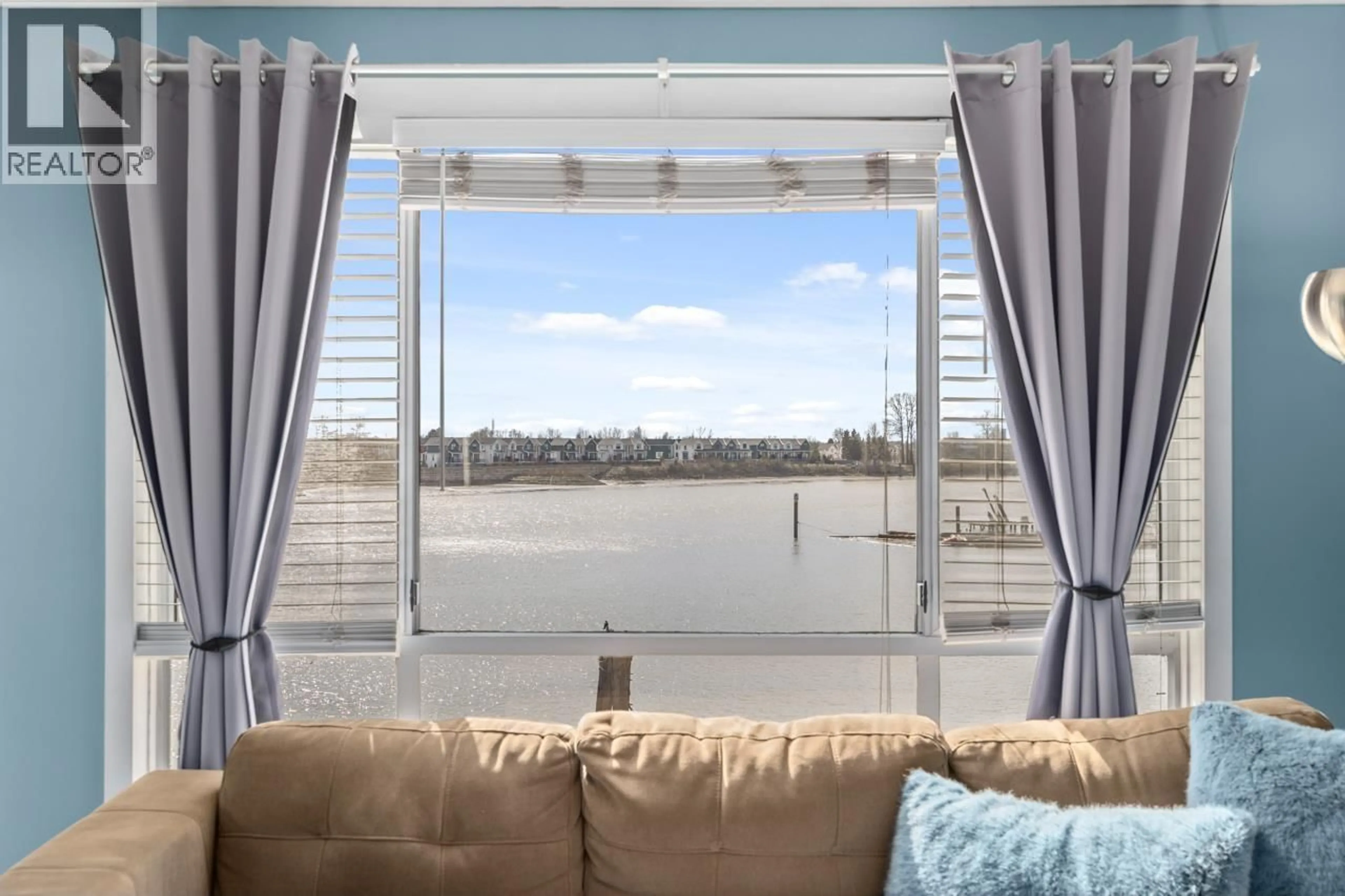 Unknown for 312 - 6 RENAISSANCE SQUARE, New Westminster British Columbia V3M6N8