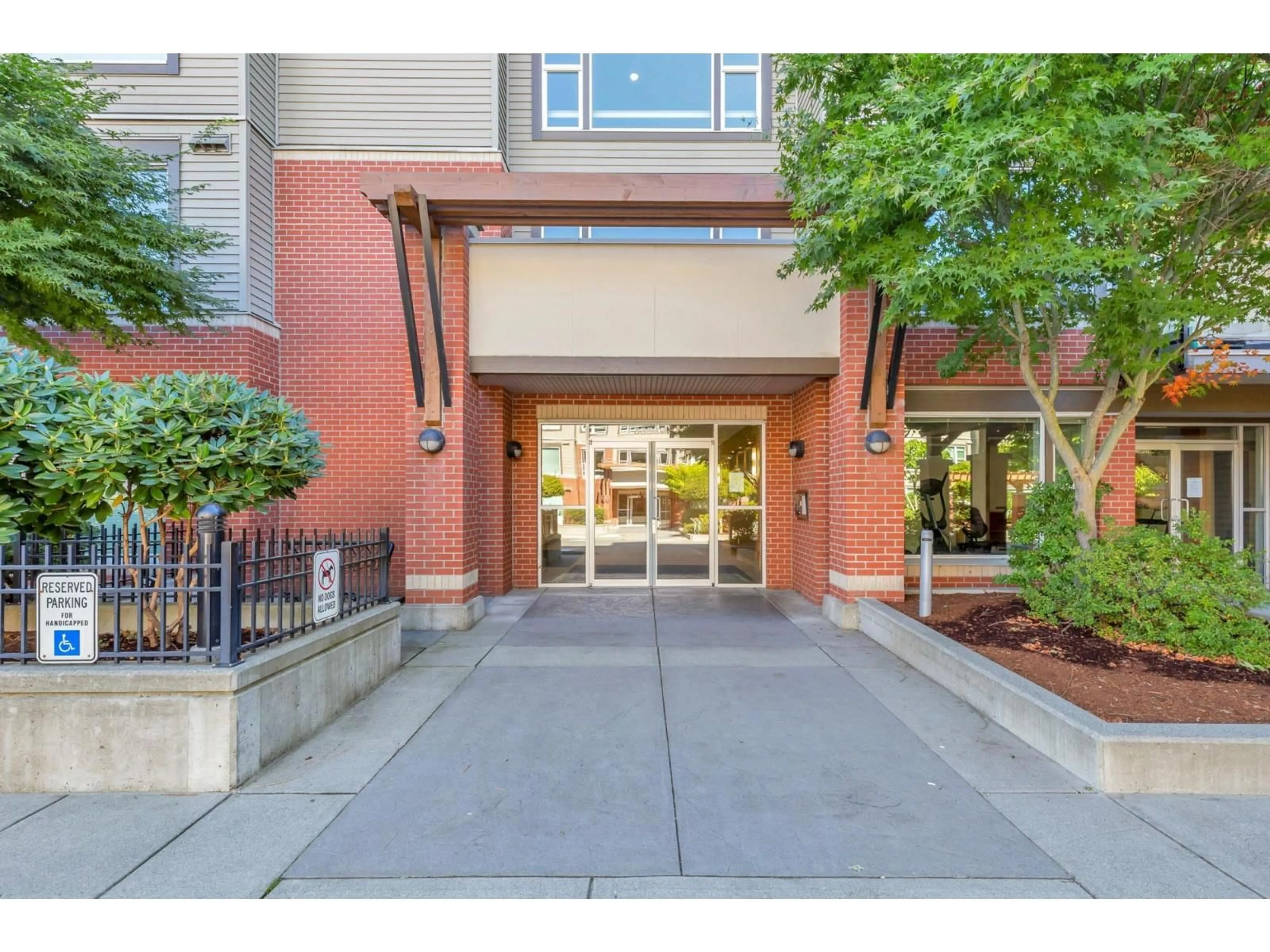 Indoor foyer for 314 - 33539 HOLLAND AVENUE, Abbotsford British Columbia V2S0C6