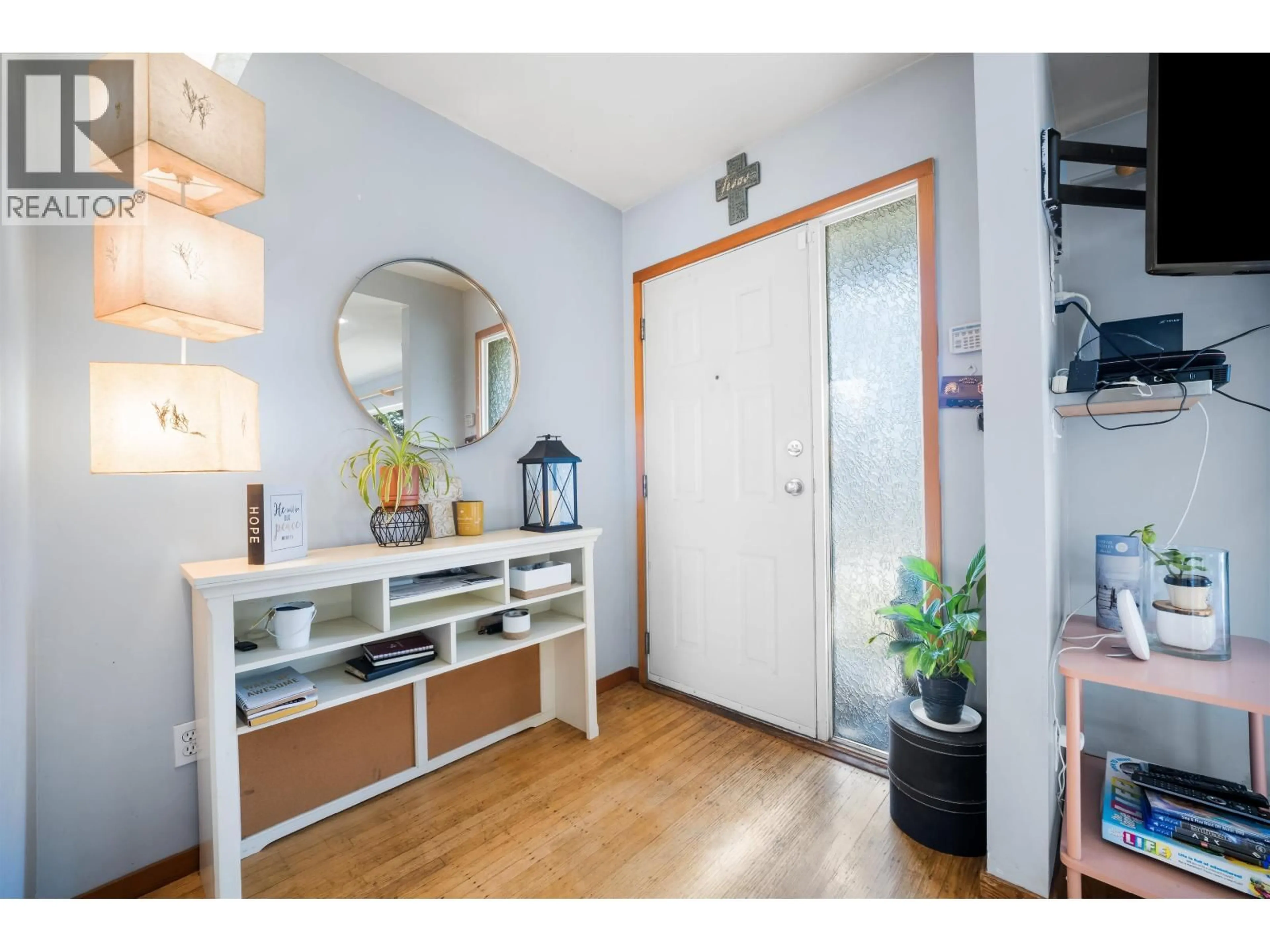 Indoor entryway for 521 BROOKMERE AVENUE, Coquitlam British Columbia V3J1W8