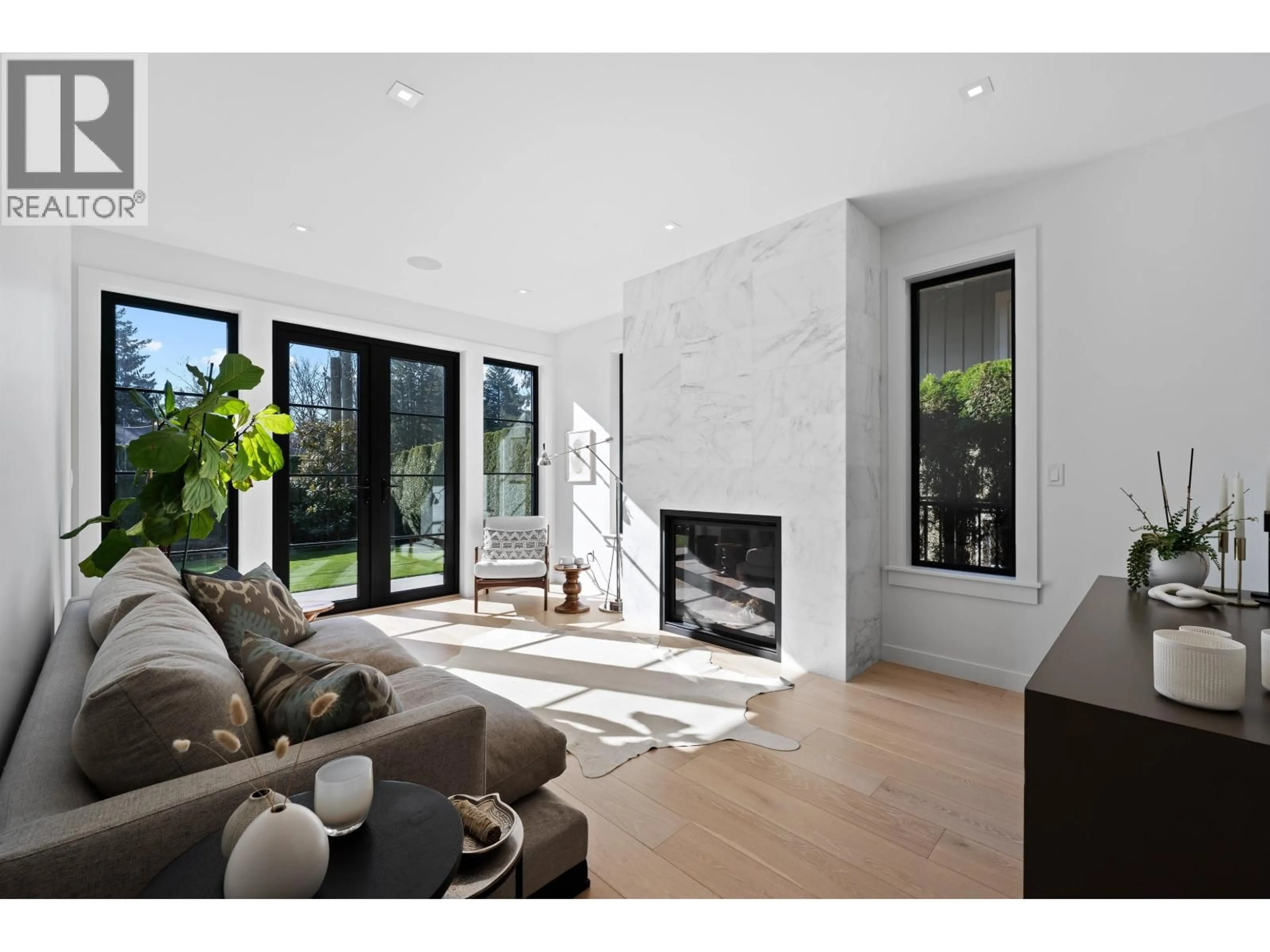 Unknown for 968 BELVISTA CRESCENT, North Vancouver British Columbia V7R2B4