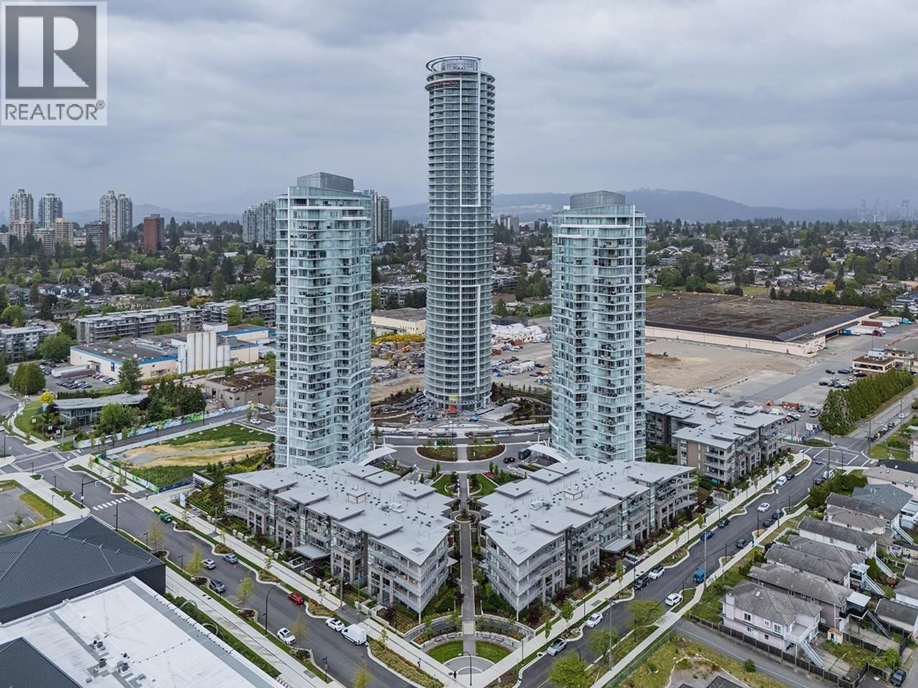 A pic from outside/outdoor area/front of a property/back of a property/a pic from drone, city buildings view from balcony for 1506 - 7769 PARK CRESCENT, Burnaby British Columbia V3N0J7