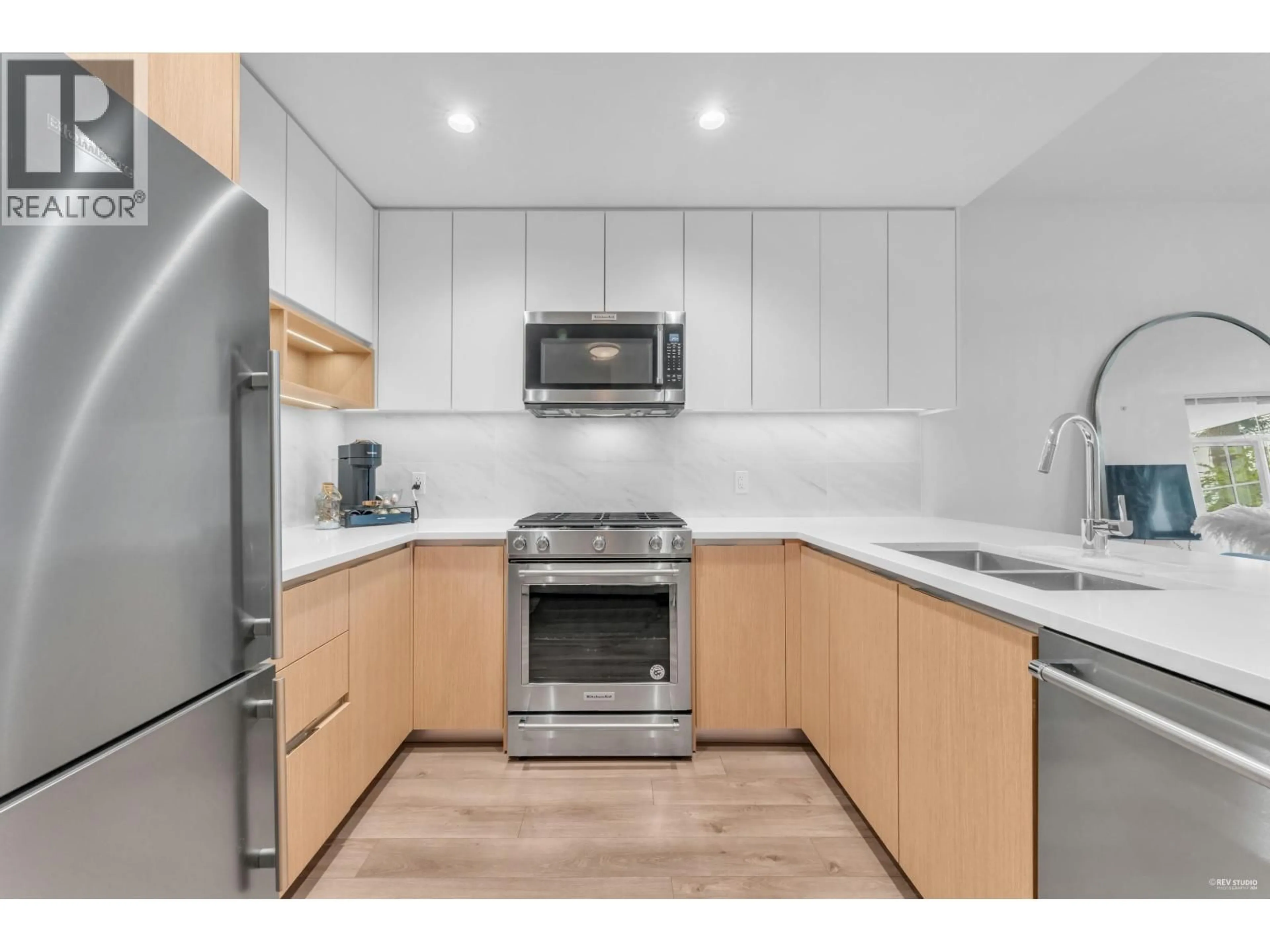 Standard kitchen, unknown for 103 - 8940 UNIVERSITY CRESCENT, Burnaby British Columbia V5A0E7