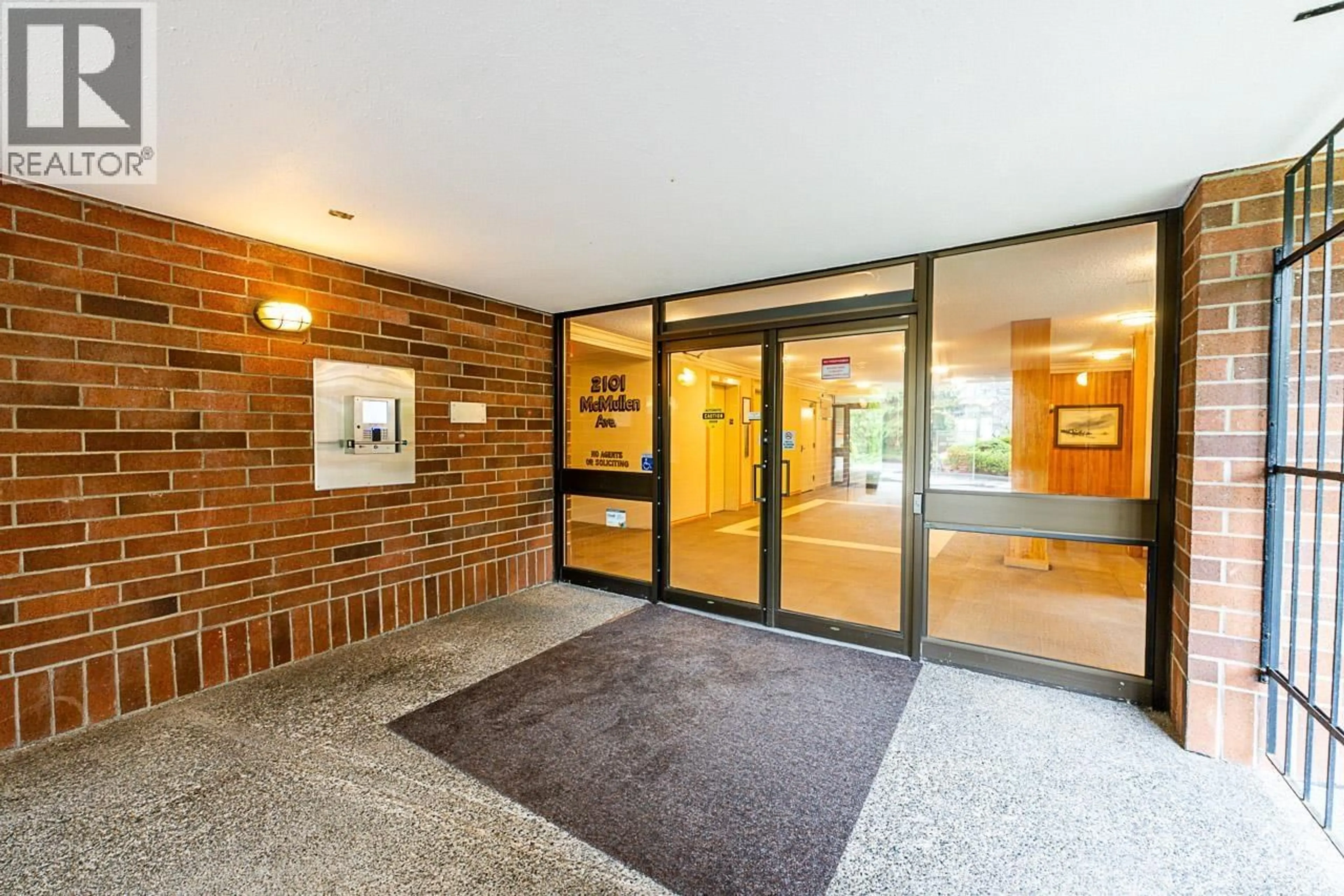 Indoor foyer for 211 - 2101 MCMULLEN AVENUE, Vancouver British Columbia V6L3B4