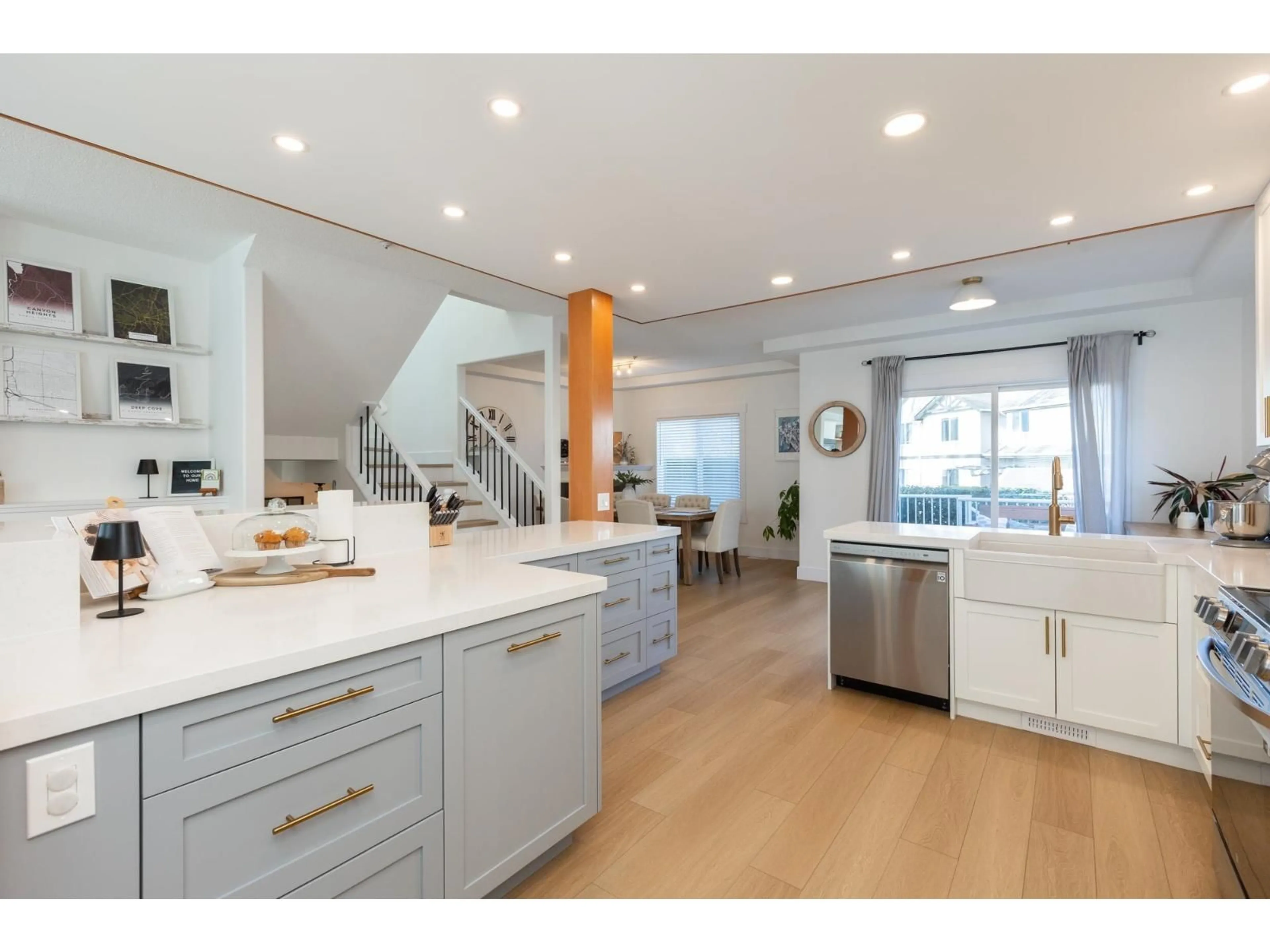 Open concept kitchen, unknown for 17 - 20750 TELEGRAPH TRAIL, Langley British Columbia V1M2W1