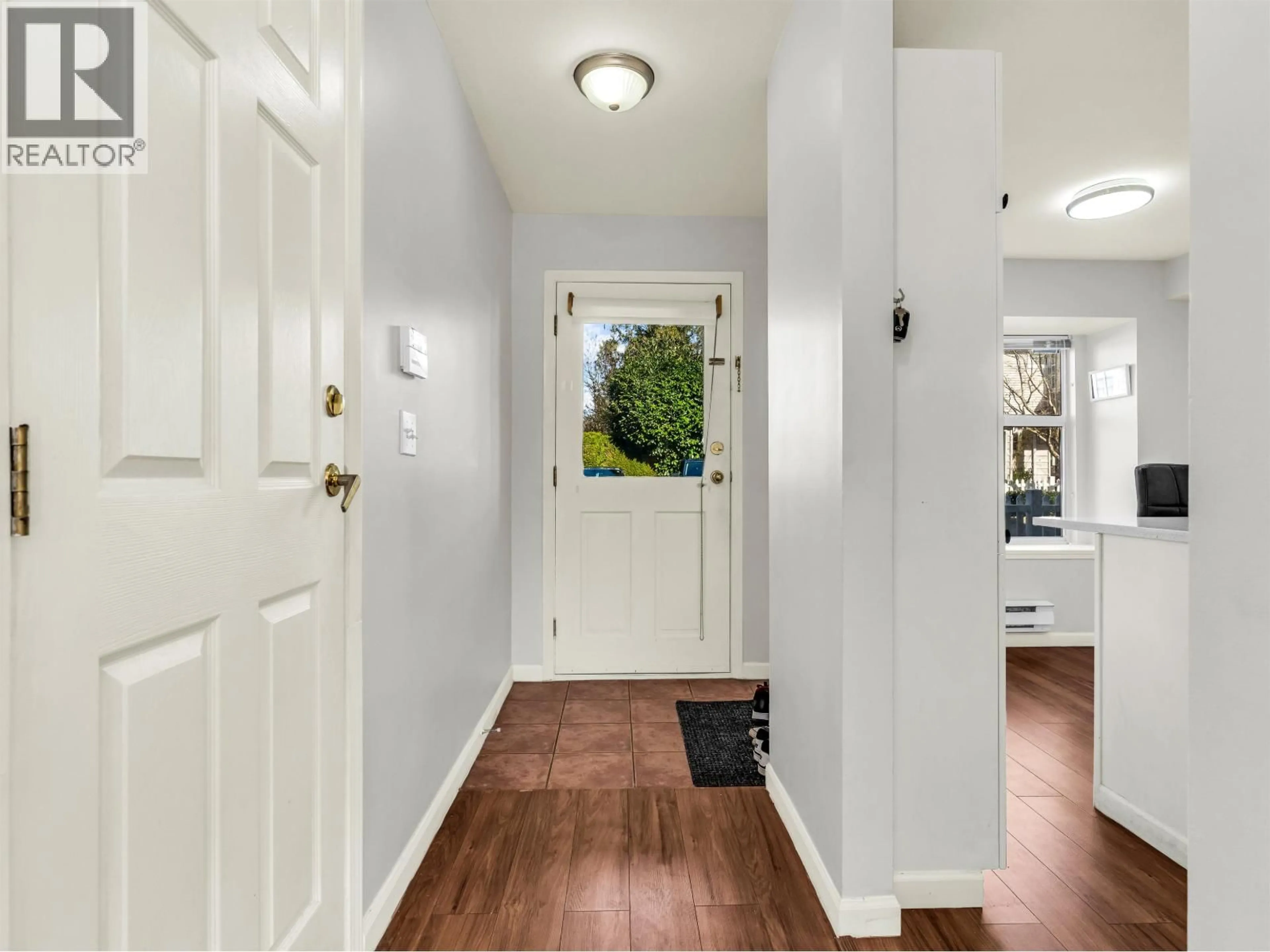 Indoor entryway for 69 - 12099 237 STREET, Maple Ridge British Columbia V4R2C3