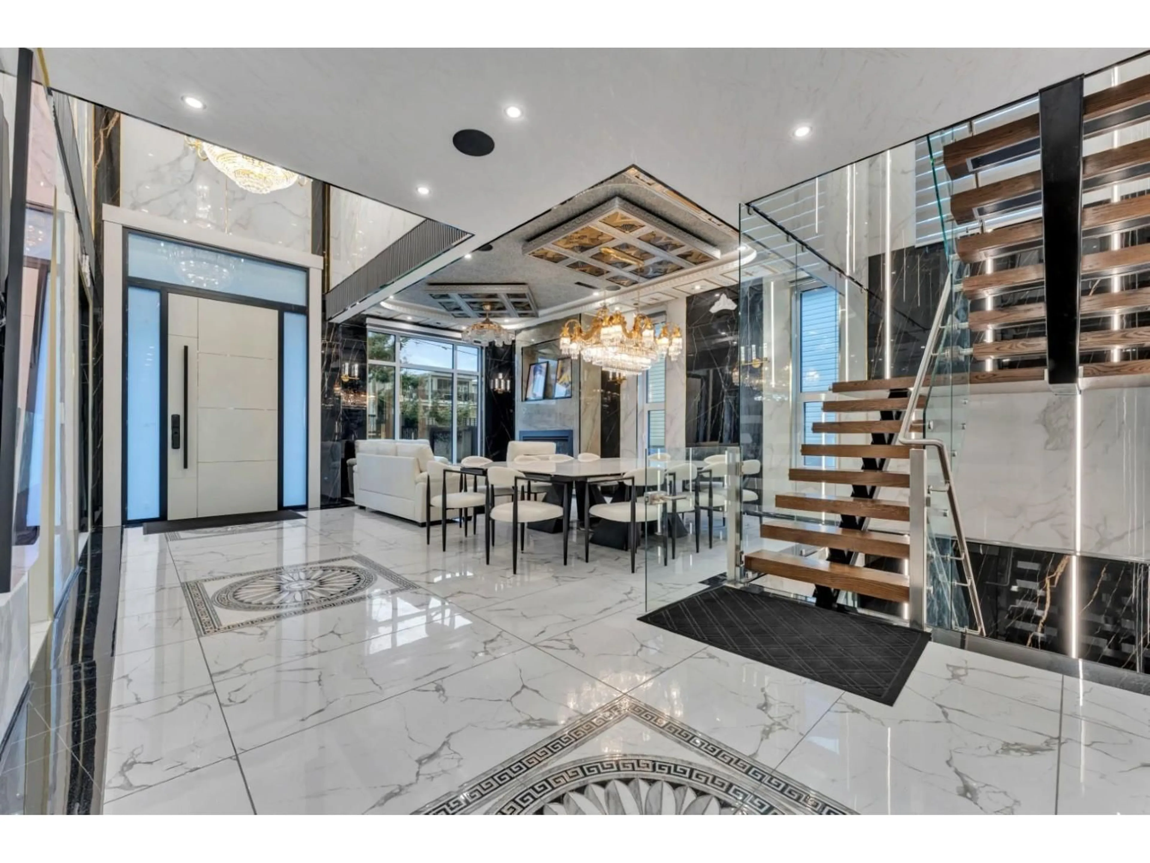 Indoor foyer for 15460 SEMIAHMOO AVENUE, White Rock British Columbia V4B1T8