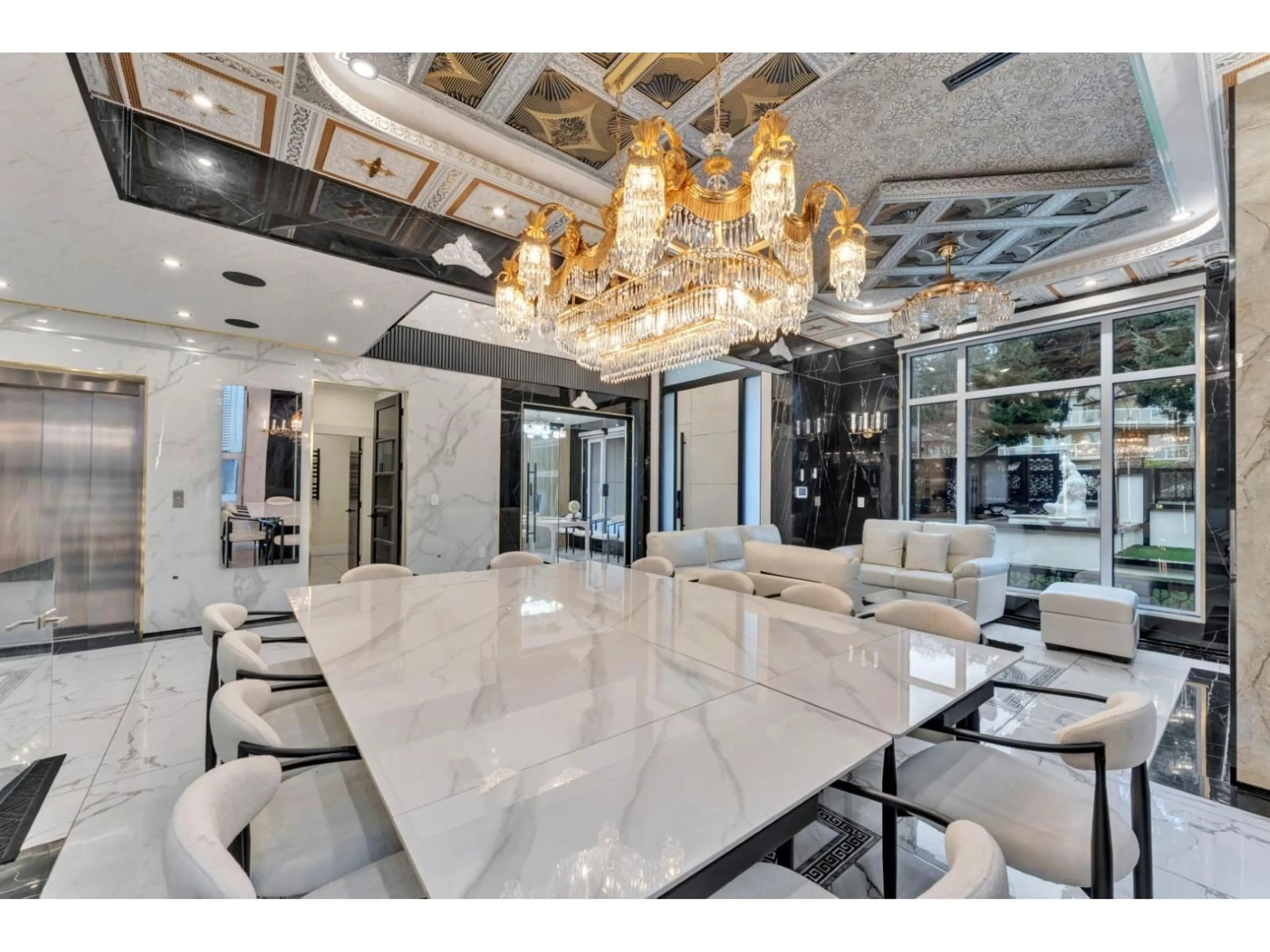 Indoor foyer for 15460 SEMIAHMOO AVENUE, White Rock British Columbia V4B1T8