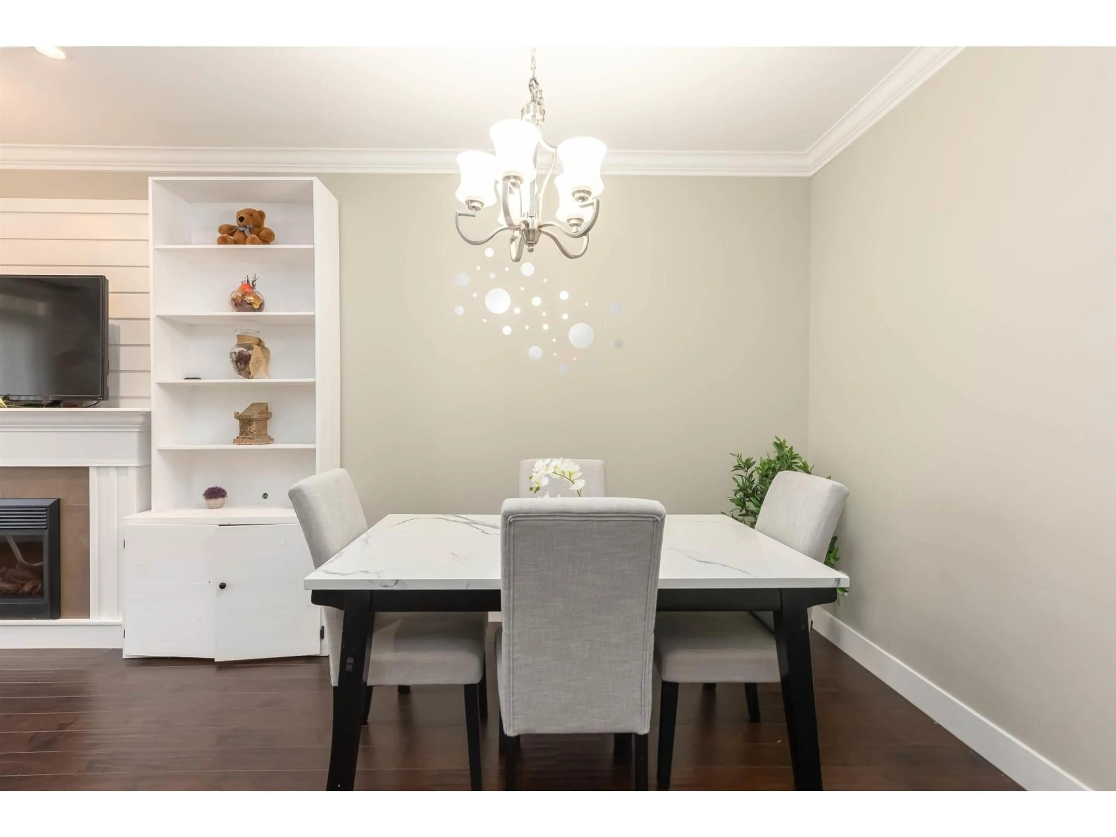 Dining room, wood/laminate floor for 64 - 6383 140 STREET, Surrey British Columbia V3W0E9