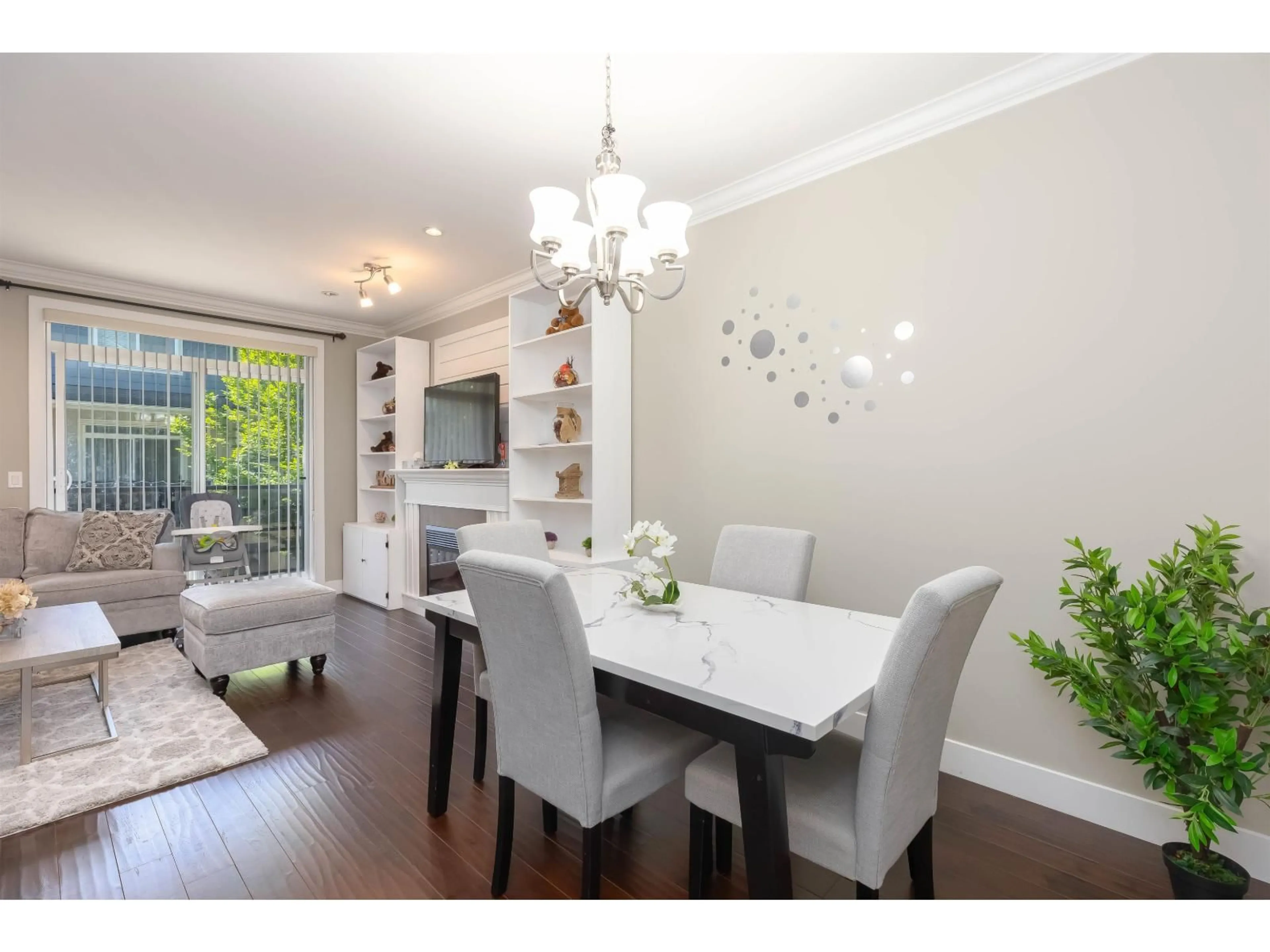 Dining room, wood/laminate floor for 64 - 6383 140 STREET, Surrey British Columbia V3W0E9